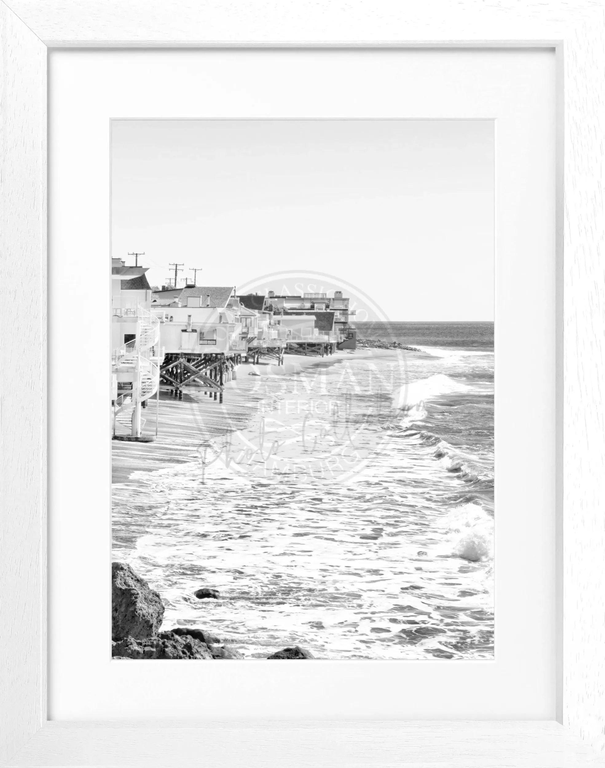 Schwarz-weiß Poster mit Rahmen, Kalifornien Malibu Beach House Motiv, 25x31cm, von Cosman-Photocollection