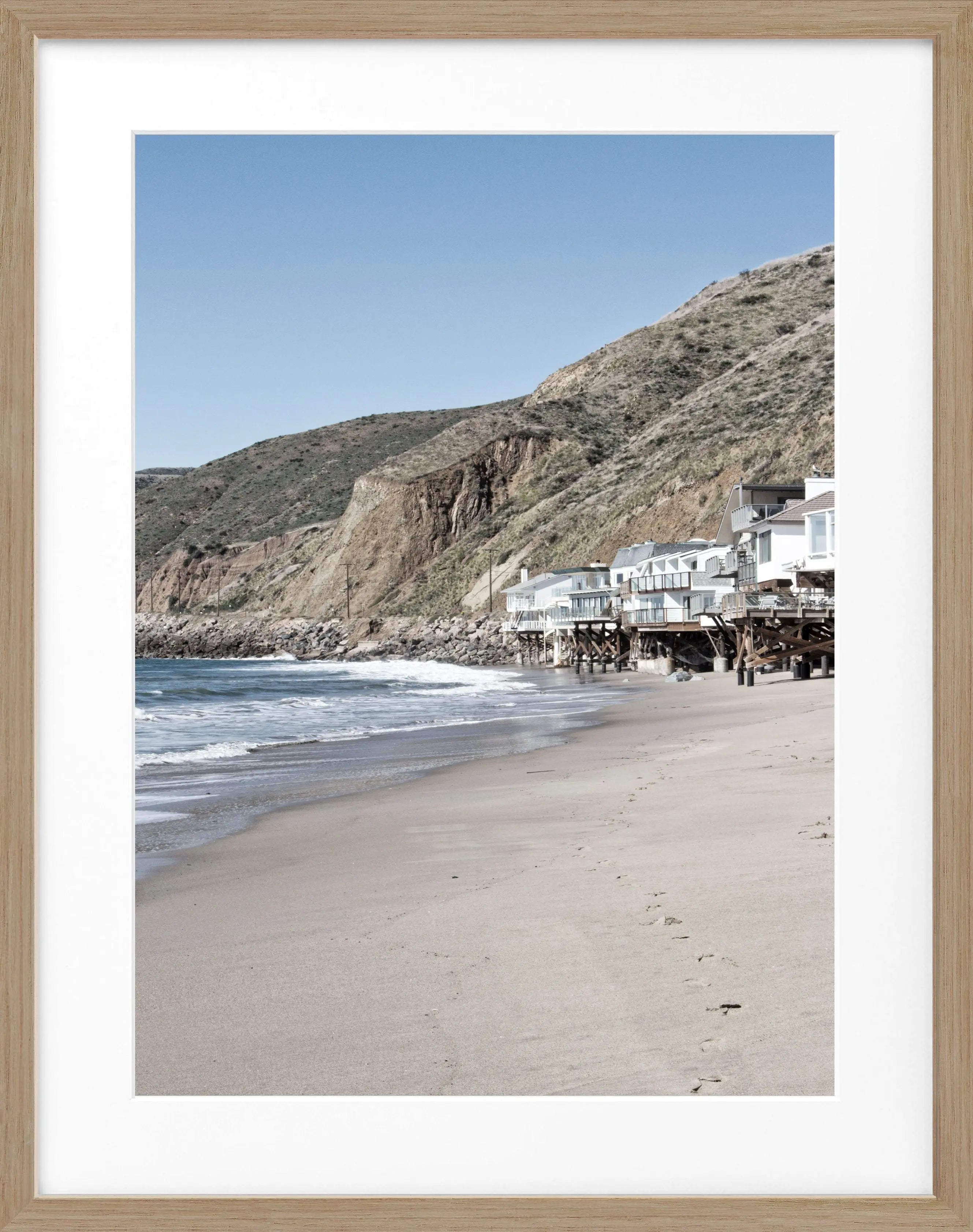 Schwarz-weiß Poster mit Rahmen von Cosman-Photocollection, Kalifornien Malibu Beach House, 25x31 cm, Wanddekoration