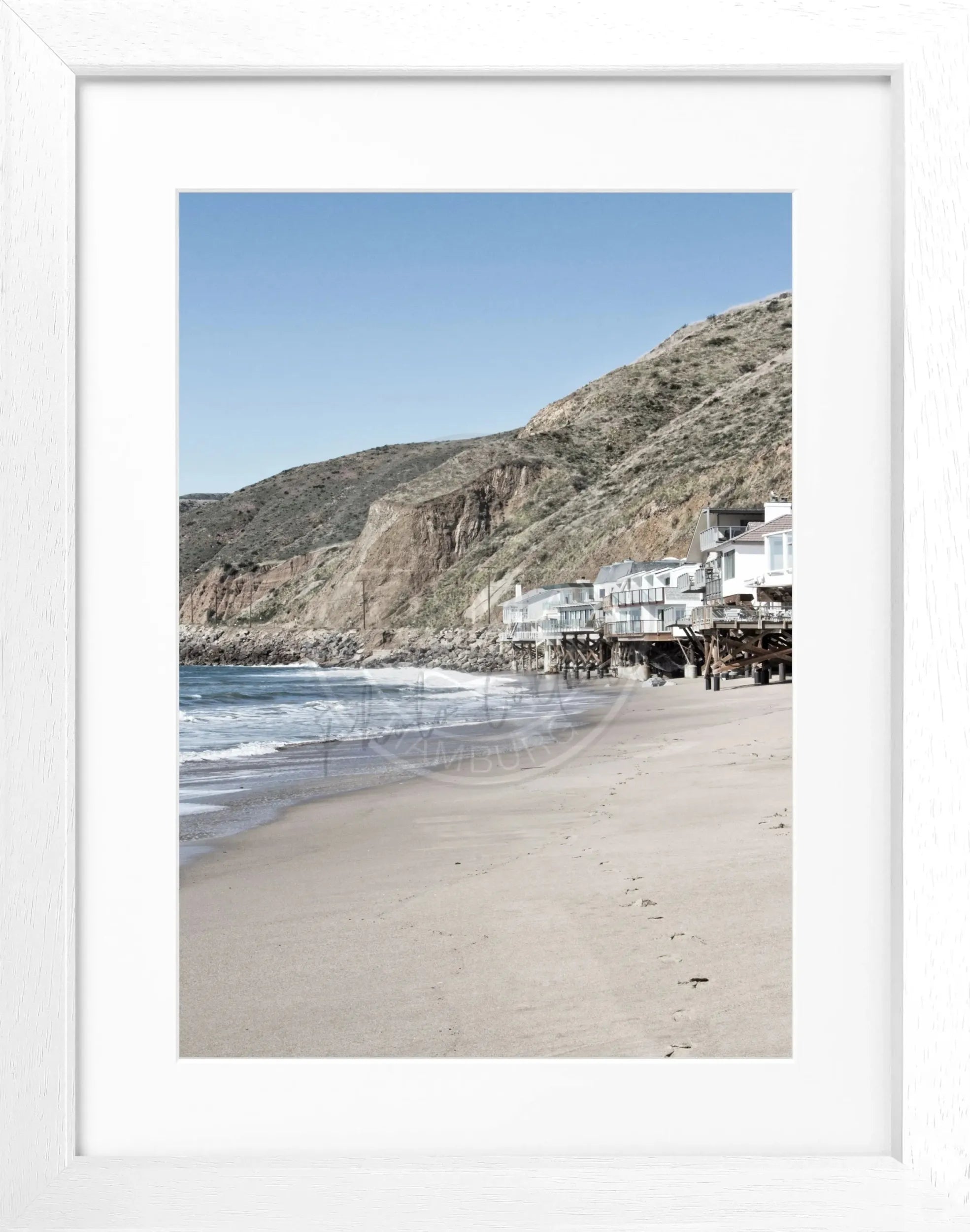 Schwarz-weiß Poster mit Rahmen von Cosman-Photocollection, Kalifornien Malibu Beach House Motiv, 25x31 cm, Wanddekoration