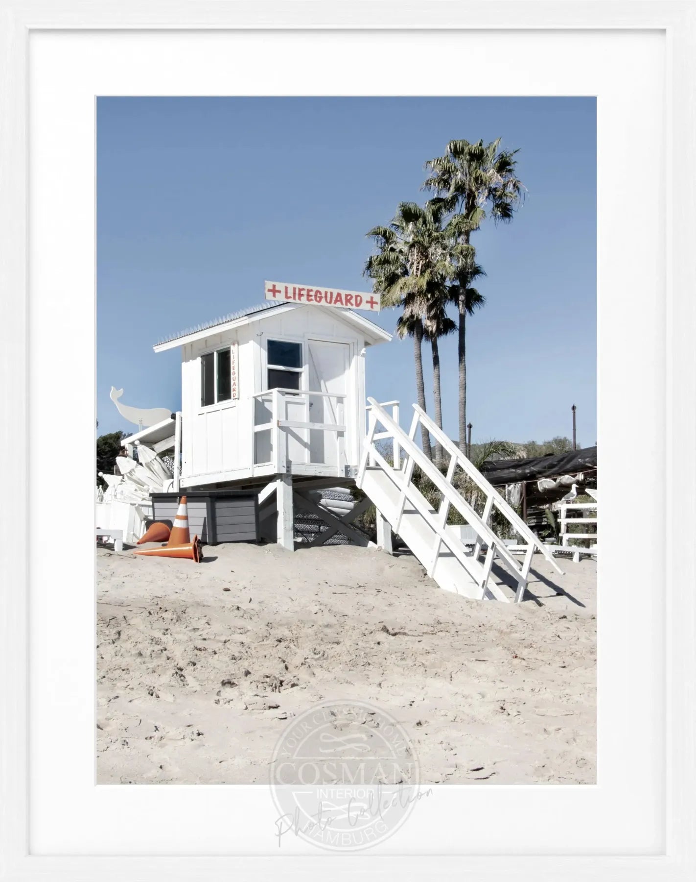 Schwarz-weiß Poster mit Rahmen, Kalifornien Malibu Lifeguard Motiv, von Cosman-Photocollection, 25x31 cm, Wanddekoration