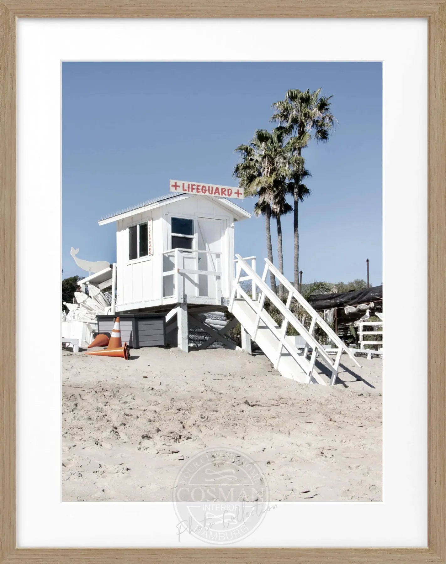 Schwarz-weiß Poster mit Rahmen, Kalifornien Malibu Beach Lifeguard Motiv, 25x31 cm, von Cosman-Photocollection