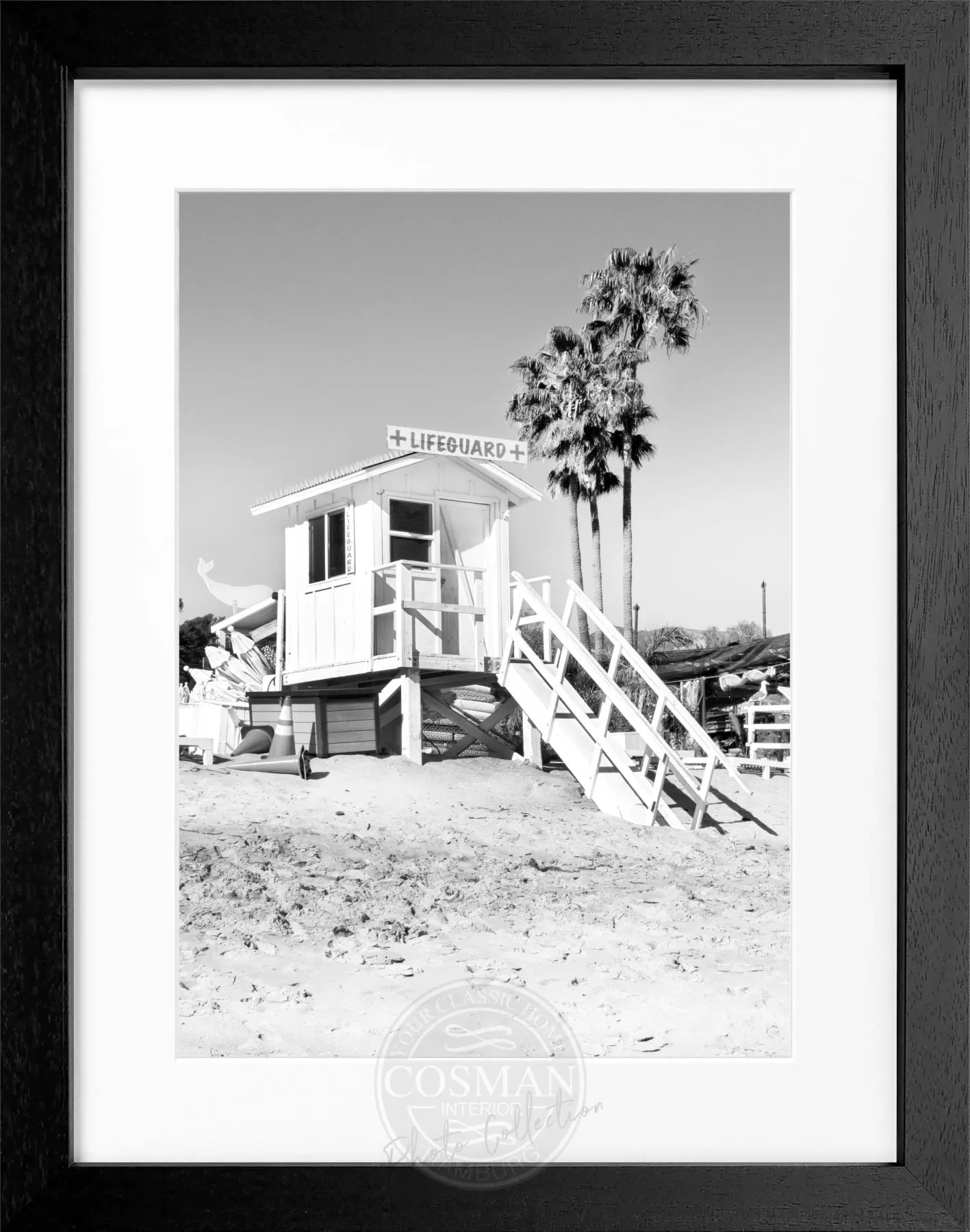 Schwarz-weiß Poster mit Rahmen, Kalifornien Malibu Beach Lifeguard Motiv, von Cosman-Photocollection, 25x31 cm