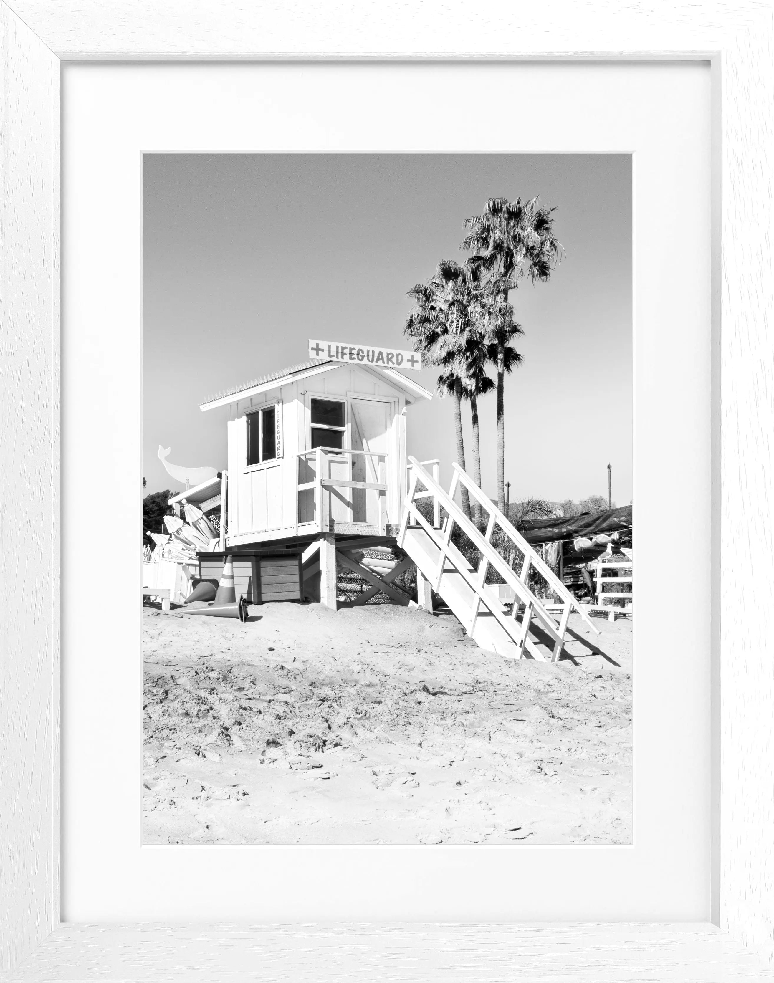 Schwarz-weiß Poster mit Rahmen, Kalifornien Malibu Beach Lifeguard Motiv, von Cosman-Photocollection, 25x31cm