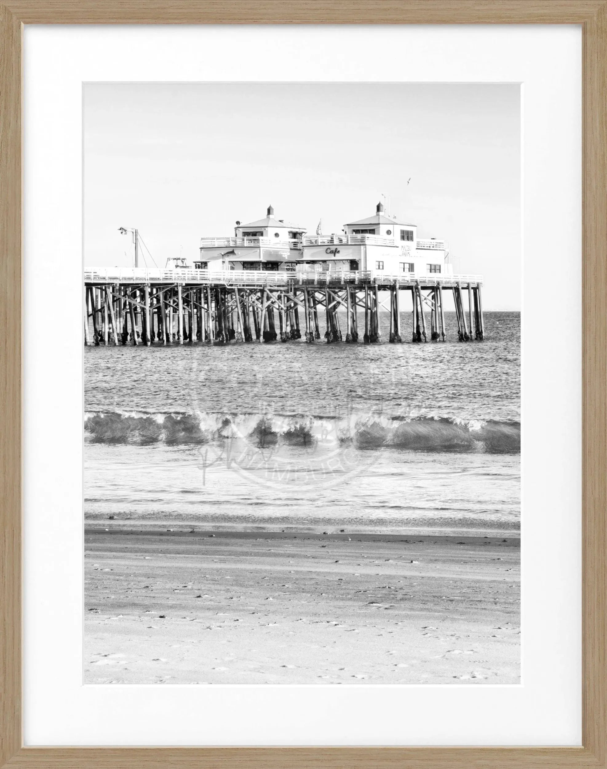 Schwarz-weißer Poster mit Rahmen, Kalifornien Malibu Beach Pier, Cosman-Photocollection, 25x31cm, Strandmotiv