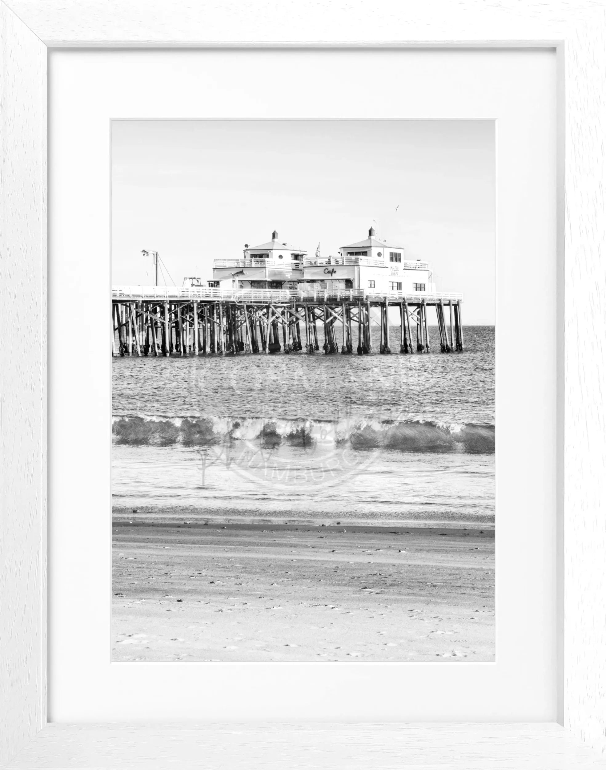 Schwarz-Weiß-Poster mit Rahmen, Kalifornien Malibu Beach Pier, von Cosman-Photocollection, 25x31 cm, Strandmotiv