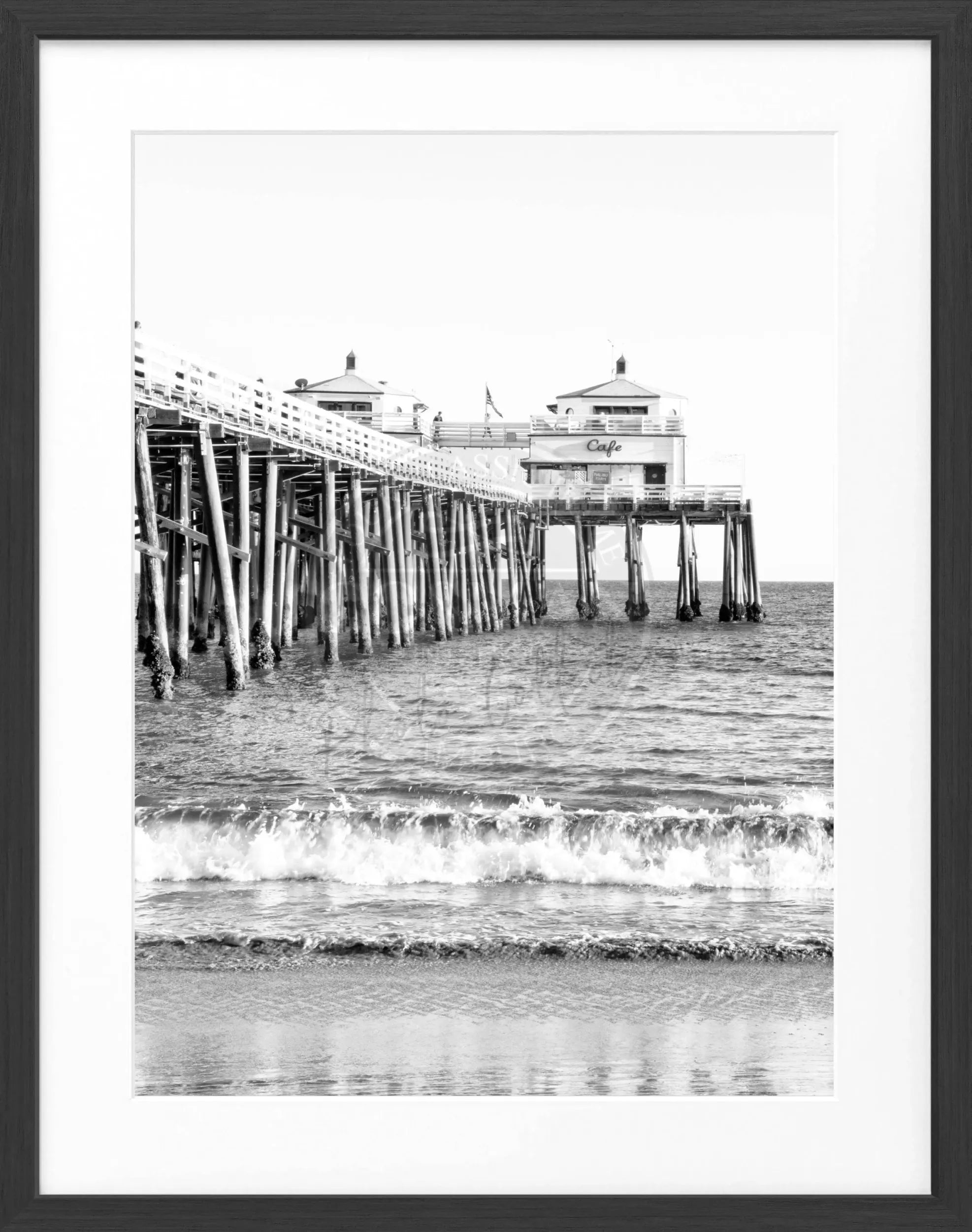 Schwarz-weiß Poster mit Rahmen, Kalifornien Malibu Beach Pier Motiv, 25x31cm, von Cosman-Photocollection