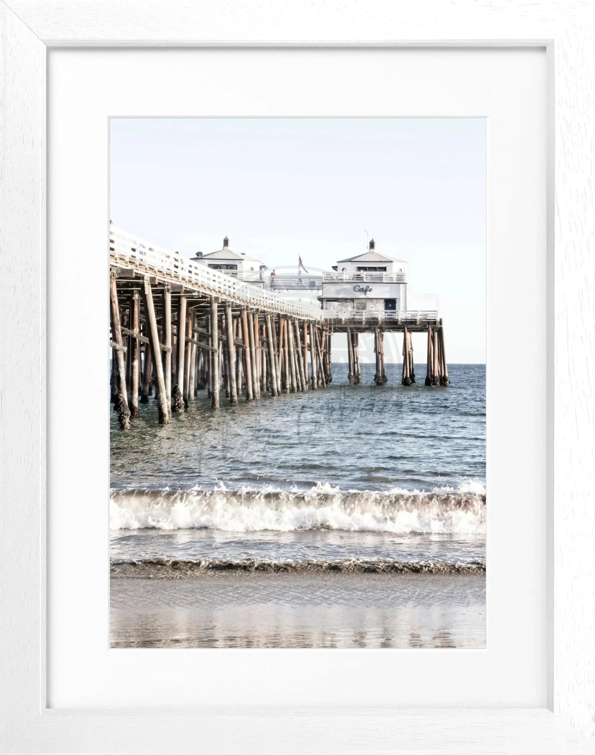 Schwarz-weiß Poster mit Rahmen, Kalifornien Malibu Beach Pier Motiv, 25x31cm, von Cosman-Photocollection