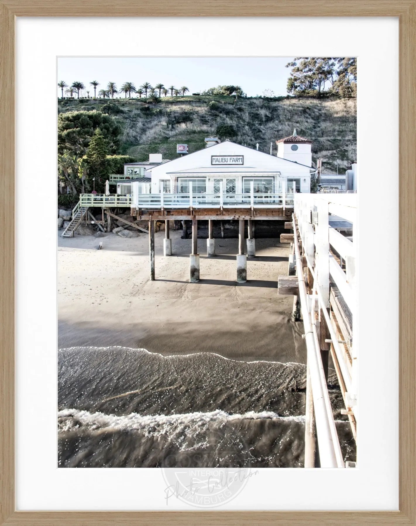 Schwarz-weiß Poster mit Rahmen, Kalifornien Malibu Beach Pier, von Cosman-Photocollection, 25x31 cm, Wanddekoration