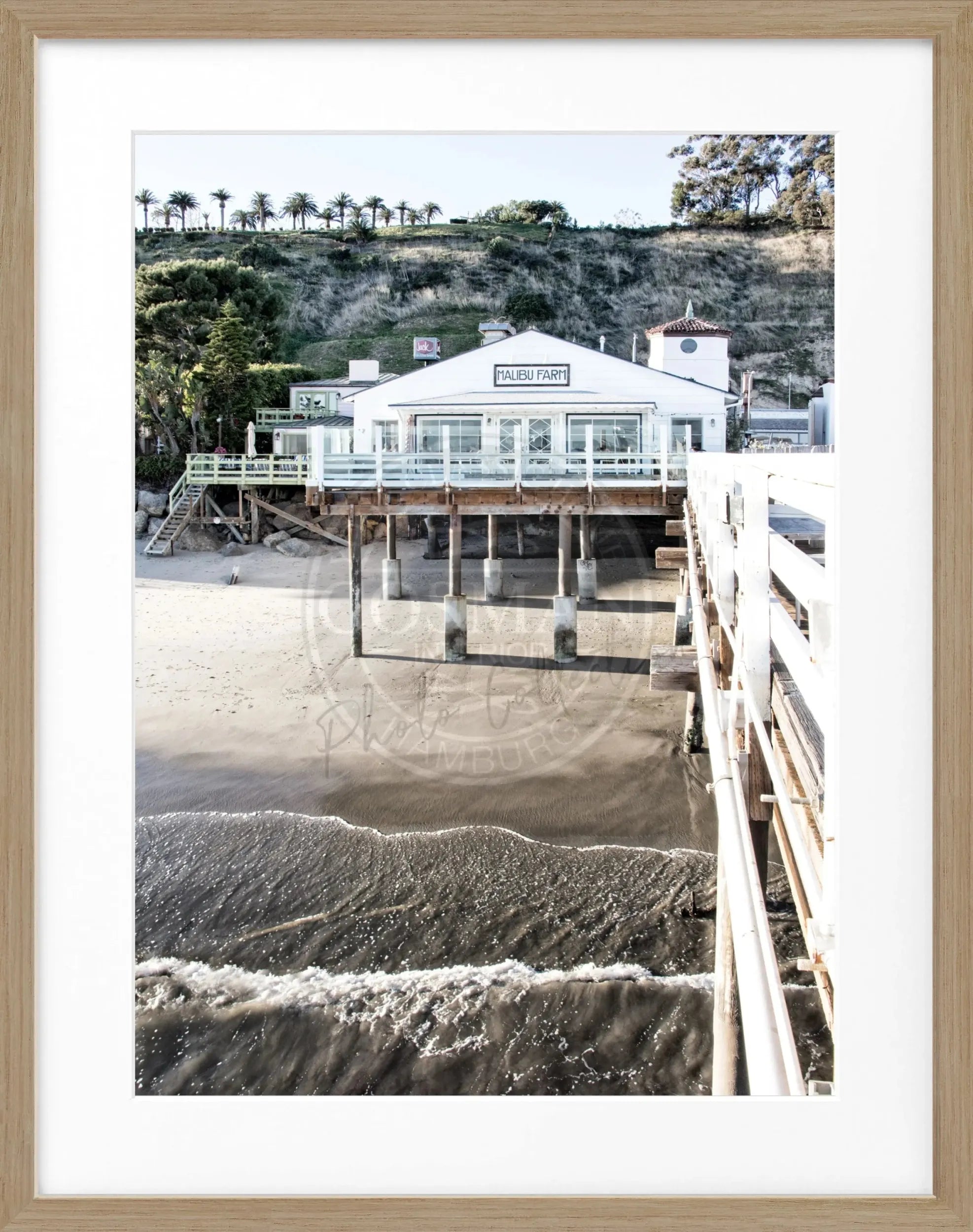 Schwarz-weiß Poster mit Rahmen, Kalifornien Malibu Beach Pier, von Cosman-Photocollection, 25x31 cm, Wanddekoration
