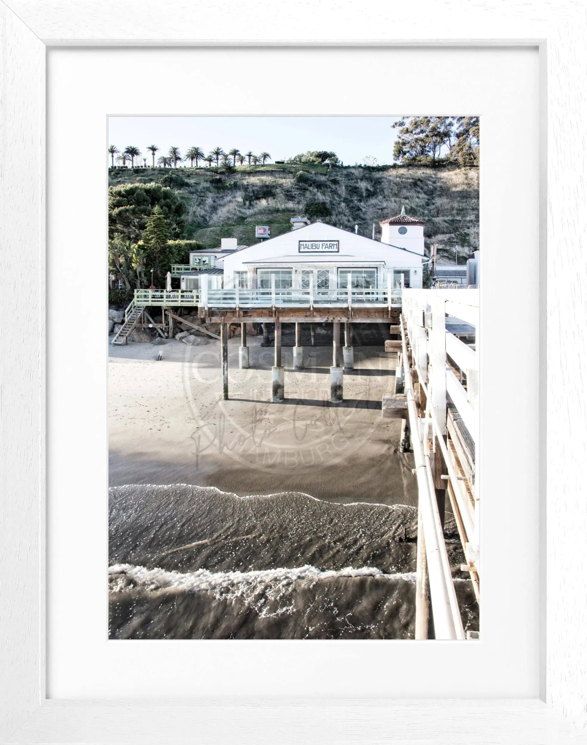 Schwarz-weiß Poster mit Rahmen, Kalifornien Malibu Beach Pier, von Cosman-Photocollection, 25x31 cm, Strandmotiv