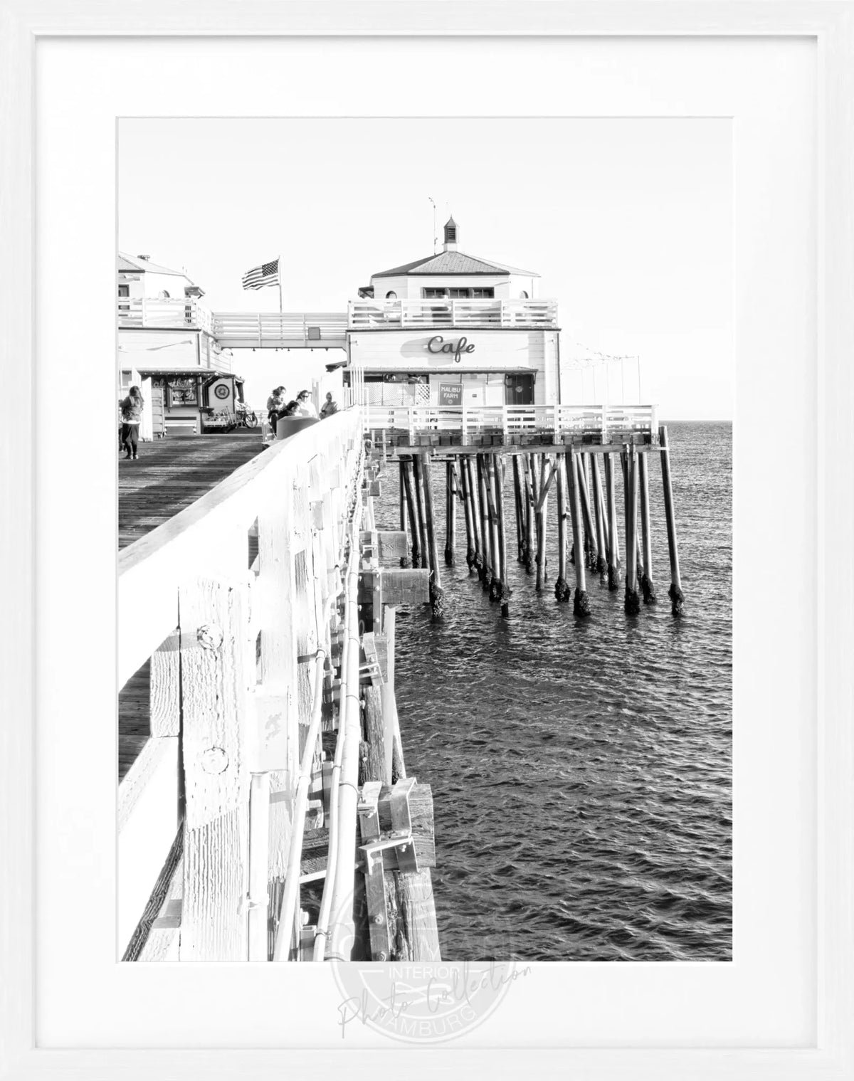 Schwarz-weiß Poster mit Rahmen, Kalifornien Malibu Beach Pier, von Cosman-Photocollection, 25x31 cm, Strandmotiv