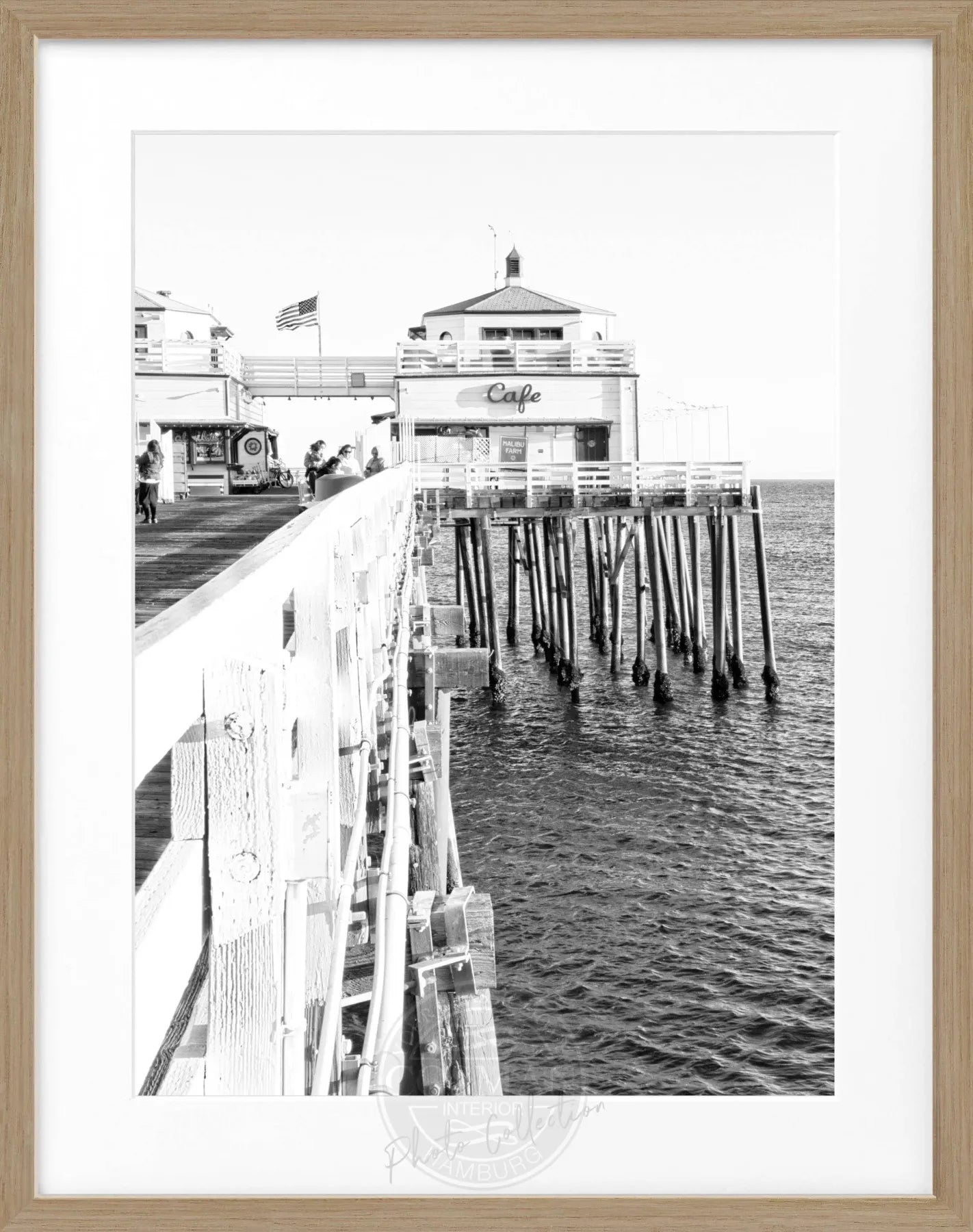 Schwarz-weiß Poster mit Rahmen, Kalifornien Malibu Beach Pier, Cosman-Photocollection, 25x31cm, Strand und Pier Motiv
