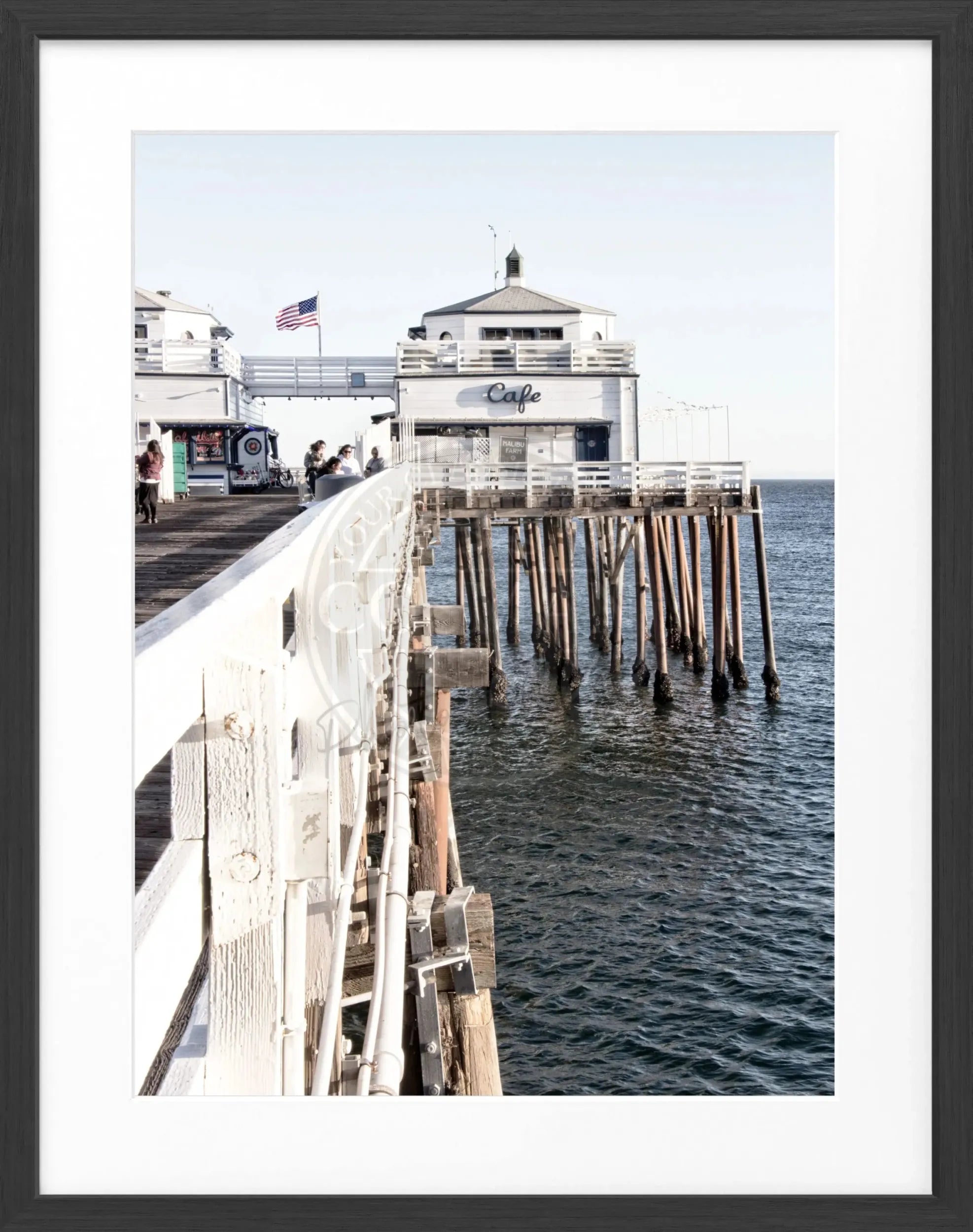 Schwarzweiß-Poster mit Rahmen, Kalifornien Malibu Beach Pier, von Cosman-Photocollection, 25x31 cm, Wanddekoration