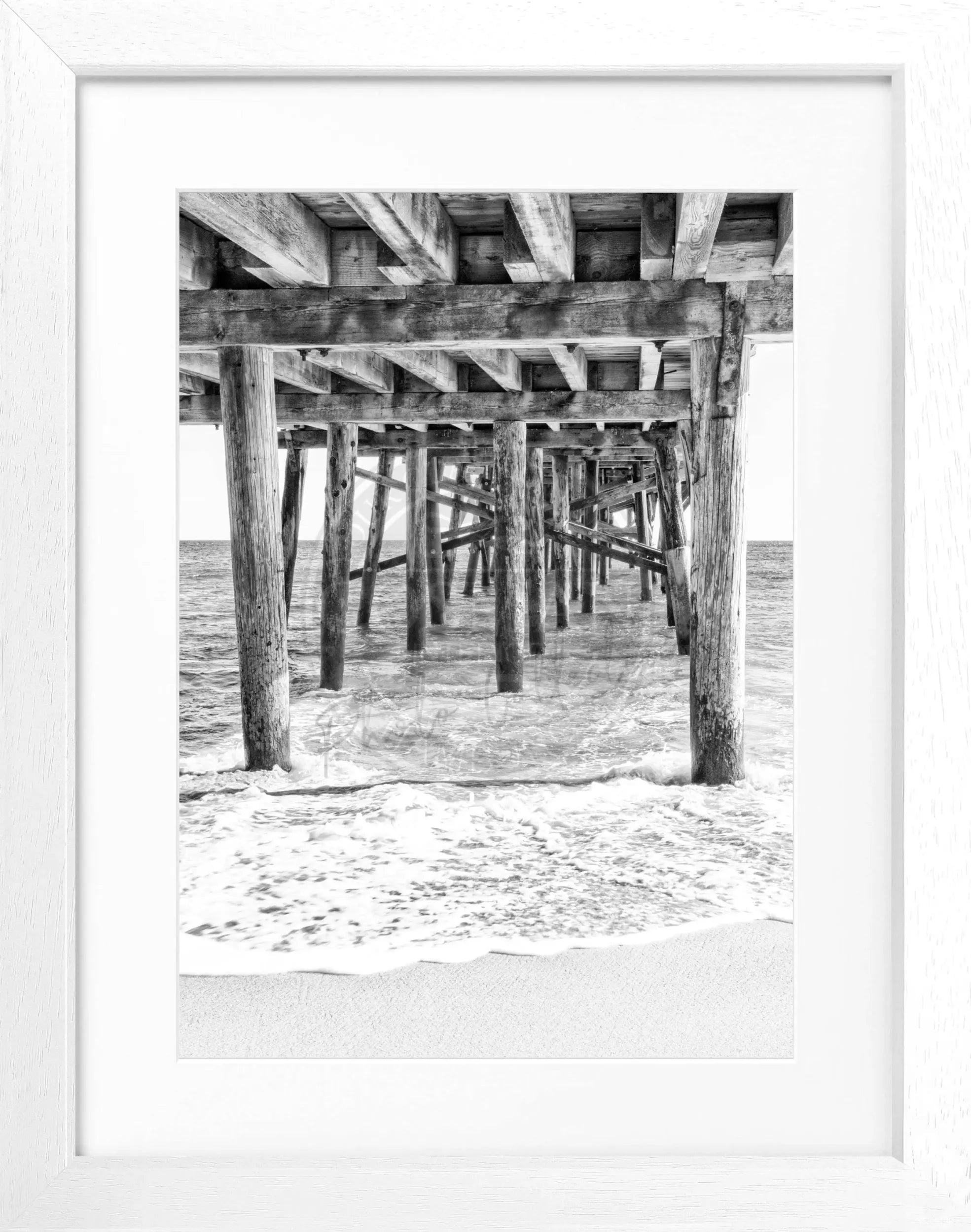 Schwarz-weiß Poster mit Rahmen von Cosman-Photocollection, Kalifornien Malibu Pier, 25x31 cm, stilvolles Wandbild