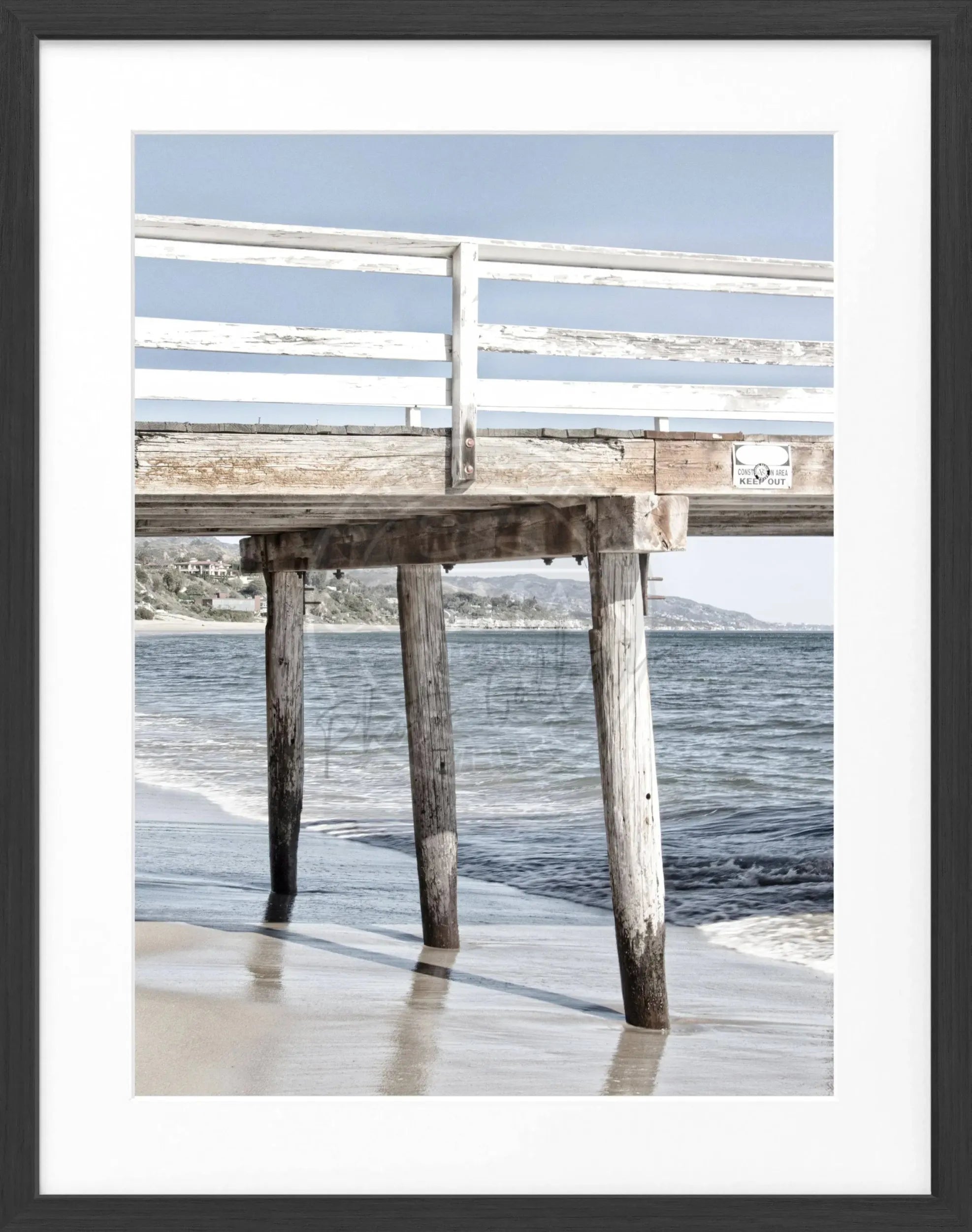 Schwarz-weiß Poster mit Rahmen, Kalifornien Malibu Pier Motiv, 25x31 cm, von Cosman-Photocollection