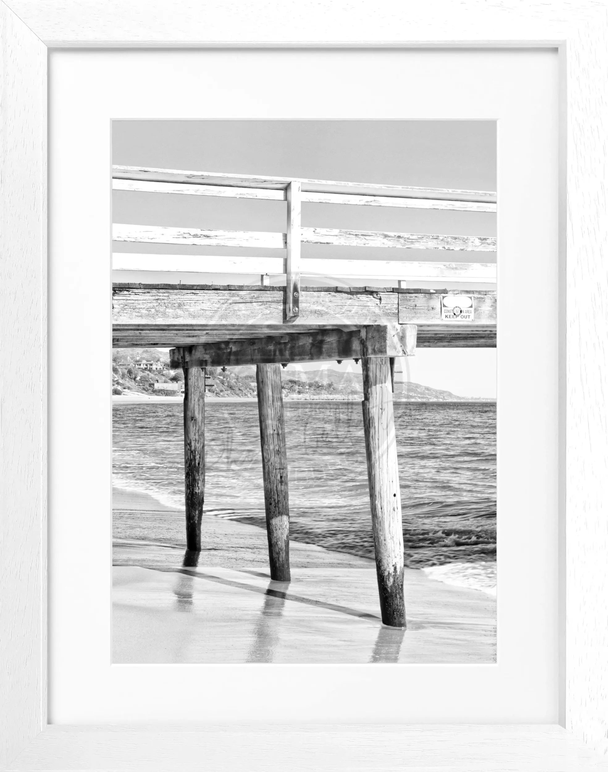 Schwarz-weiß Poster mit Rahmen von Cosman-Photocollection, Kalifornien Malibu Pier, 25x31 cm, kunstvoller Meeresblick
