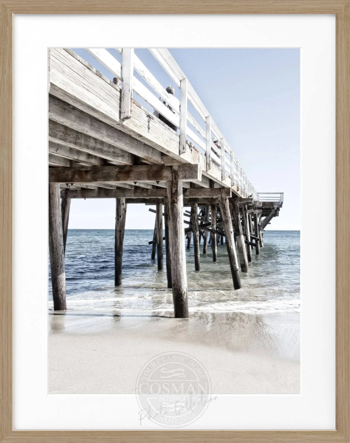 Schwarz-weiß Poster mit Rahmen von Malibu Pier in Kalifornien, von Cosman-Photocollection, 25x31 cm, Strandmotiv
