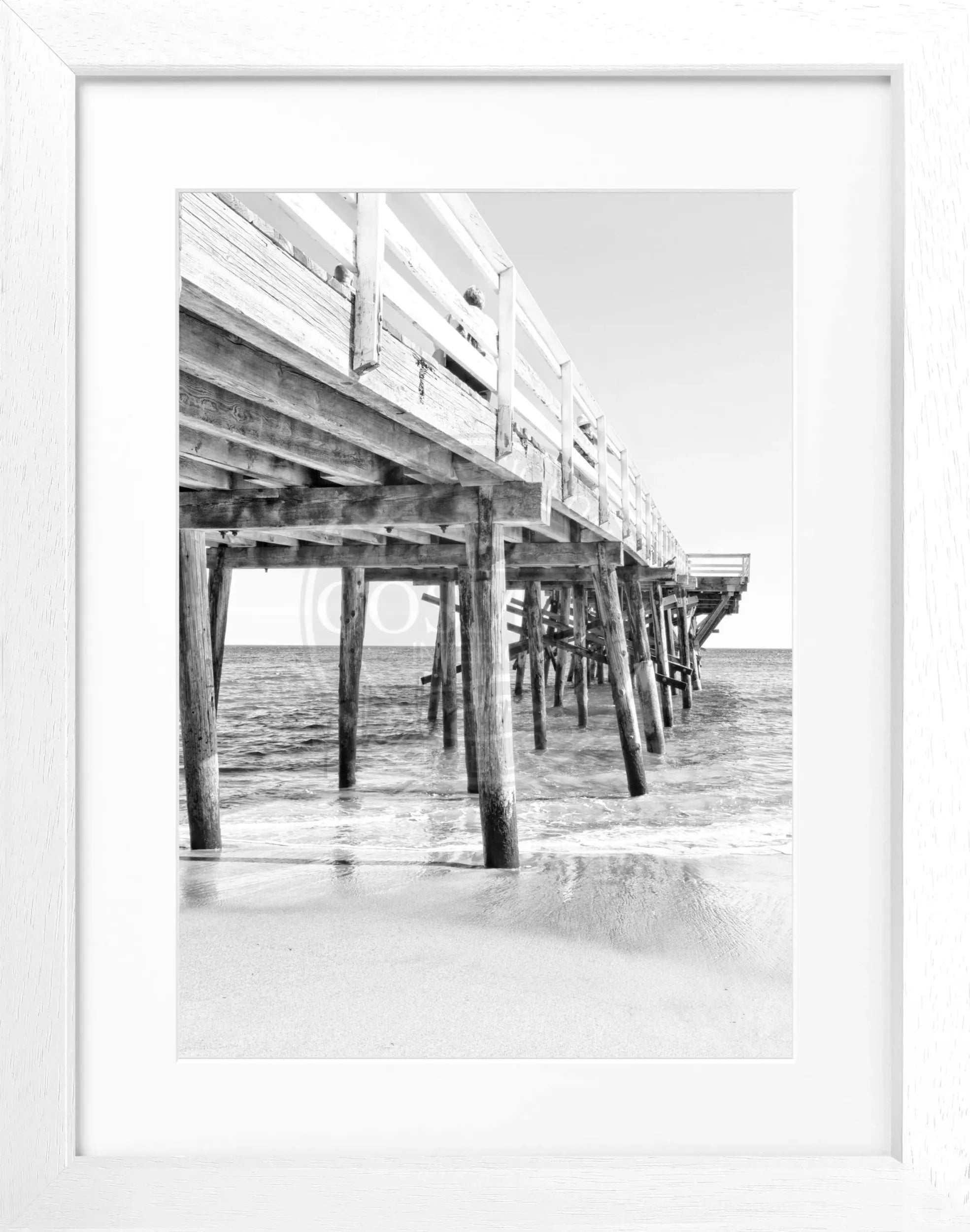 Schwarz-weißes Poster von Malibu Pier in Kalifornien, gerahmt, von Cosman-Photocollection, 25x31cm, Wanddekoration