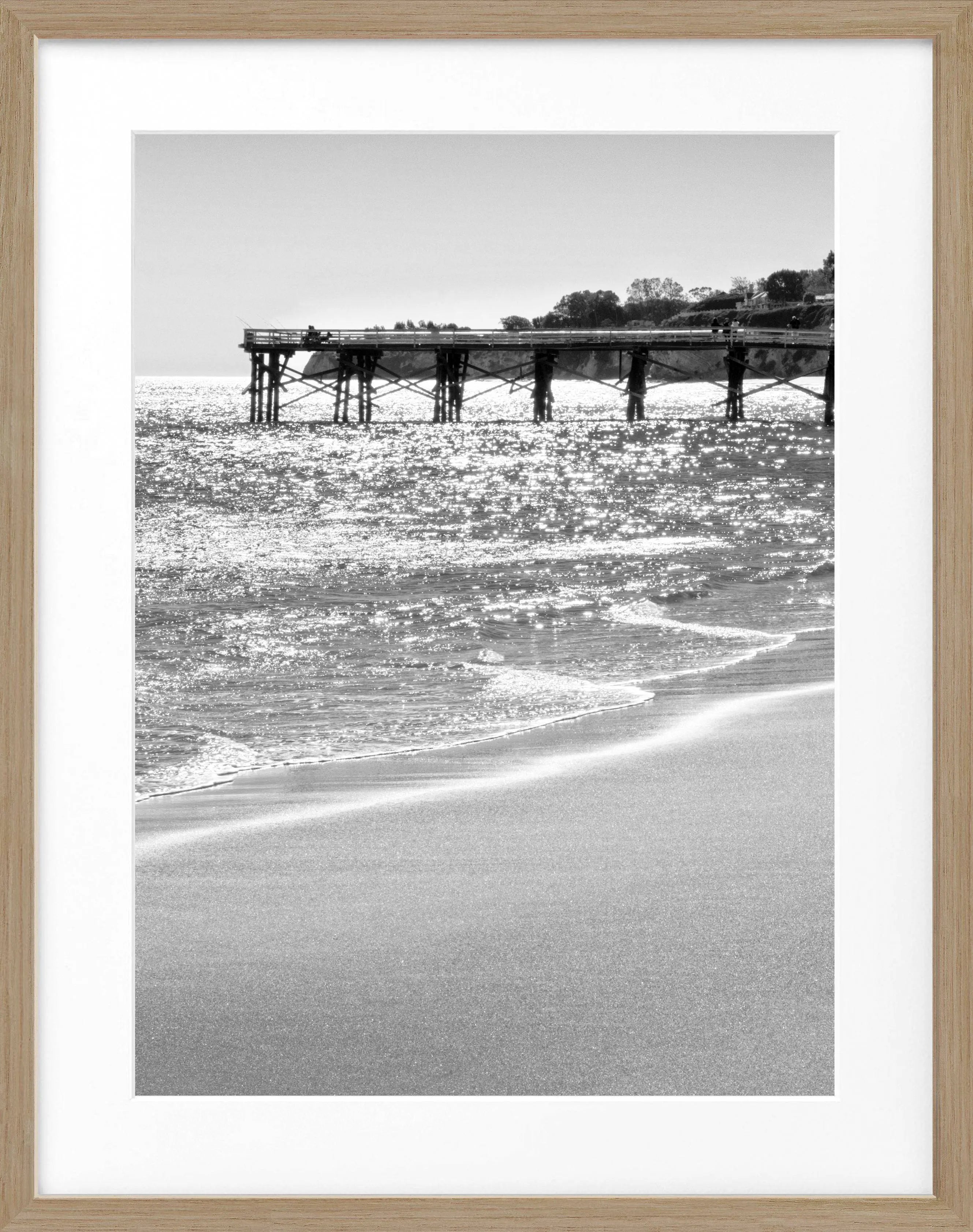 Schwarz-weiß Poster mit Rahmen von Malibu Pier in Kalifornien, 25x31 cm, von Cosman-Photocollection.