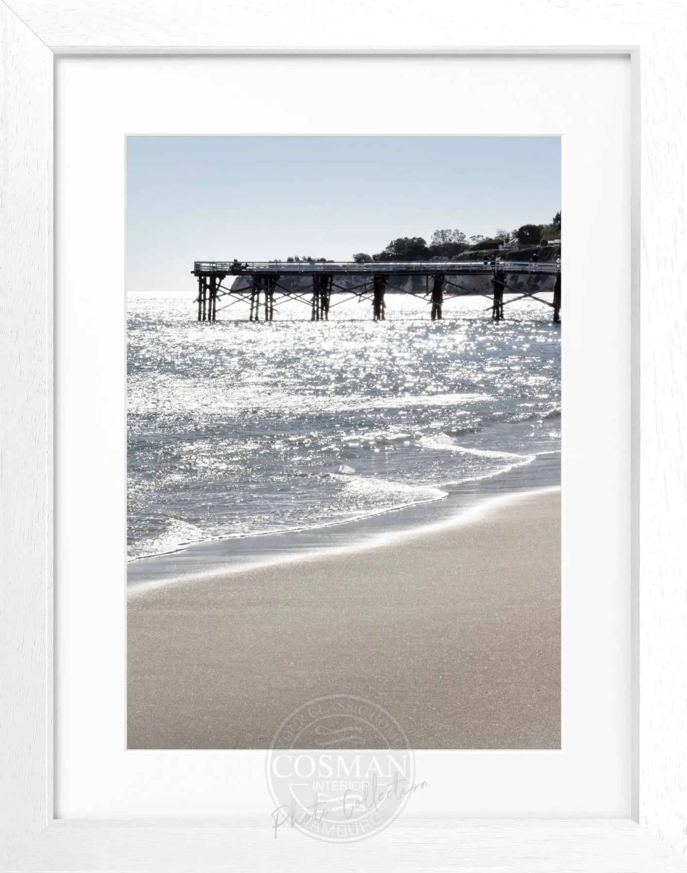 Schwarz-weißes Poster mit Rahmen, Kalifornien Malibu Pier Motiv, von Cosman-Photocollection, 25x31 cm