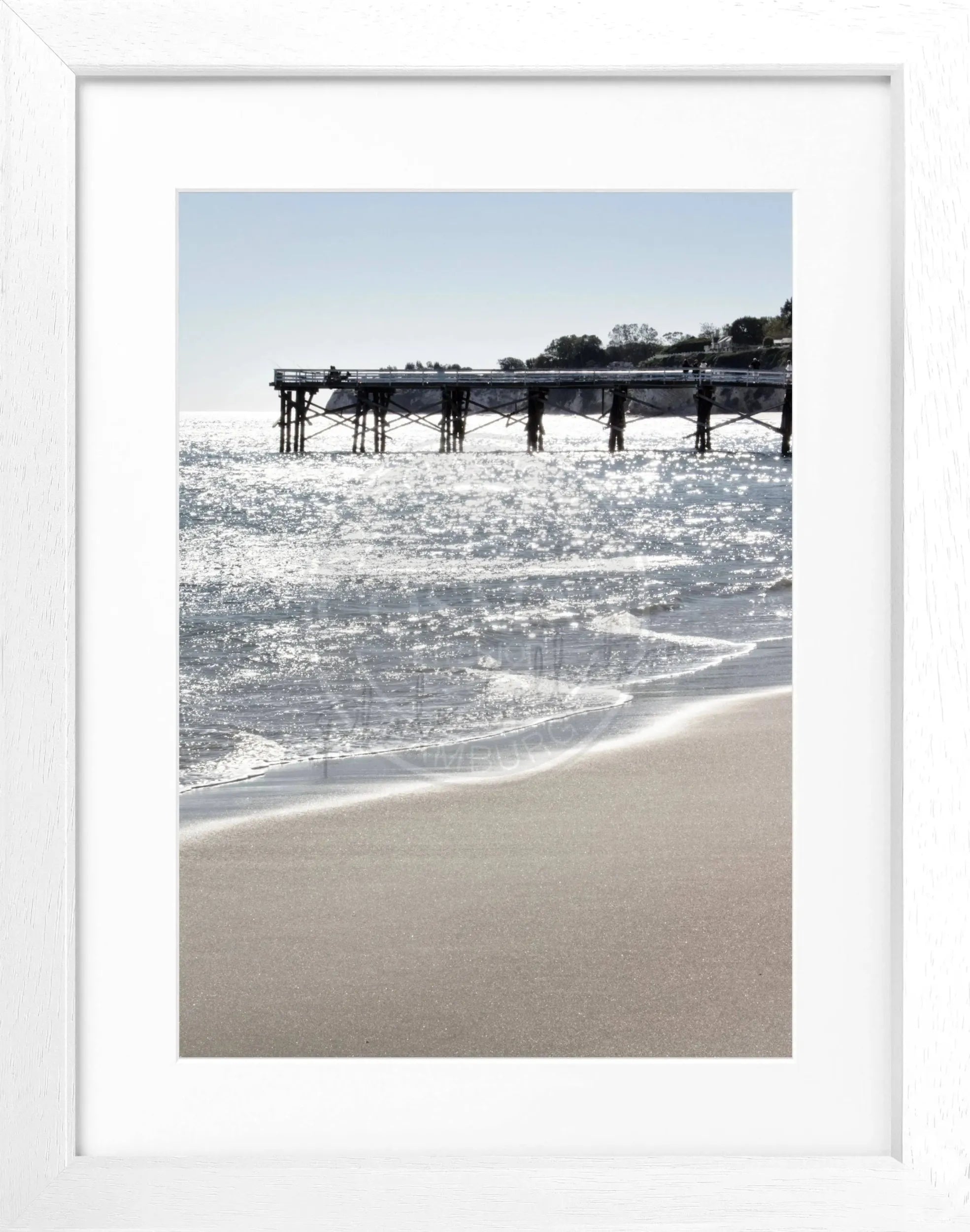 Schwarz-weißes Poster mit Rahmen, Kalifornien Malibu Pier Motiv, von Cosman-Photocollection, 25x31 cm