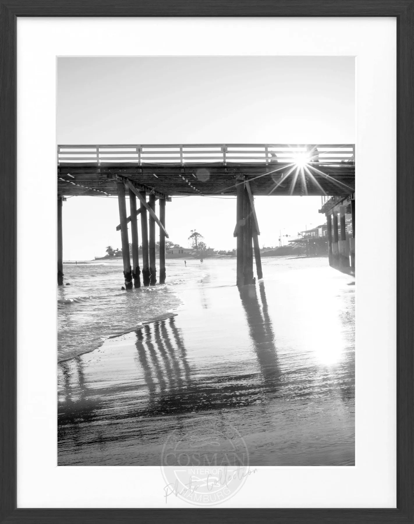 Schwarz-weiß Poster mit Rahmen, Kalifornien Malibu Pier, von Cosman-Photocollection, 25x31 cm, Wanddekoration