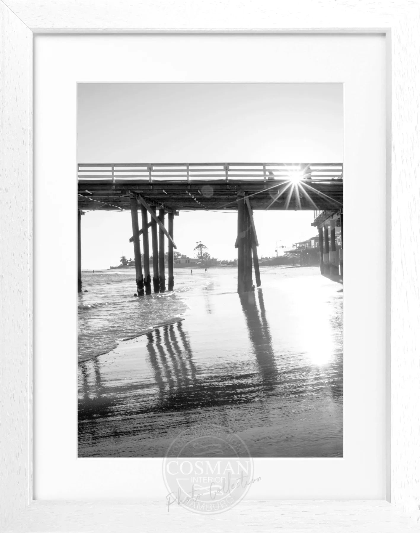Schwarz-weiß Poster mit Rahmen, Kalifornien Malibu Pier Motiv, von Cosman-Photocollection, Maße 25x31 cm