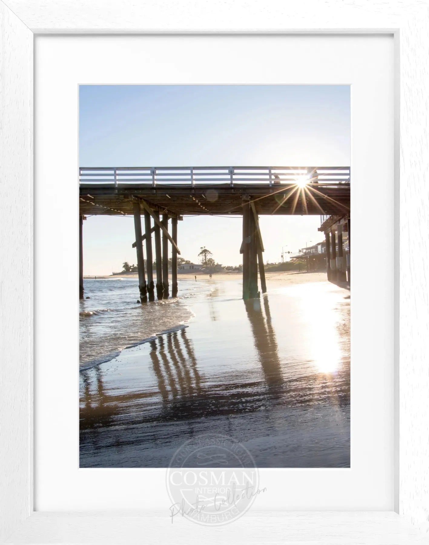 Schwarz-weiß Poster mit Rahmen von Cosman-Photocollection, Malibu Pier in Kalifornien, 25x31 cm, Fotokunst an Wand