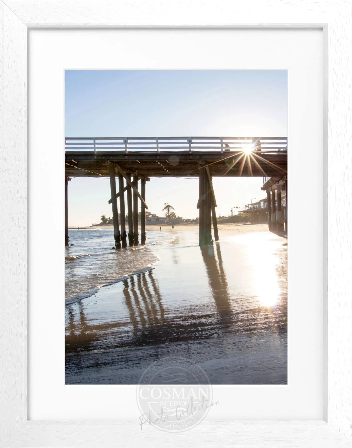 Schwarz-weiß Poster mit Rahmen von Cosman-Photocollection, Malibu Pier in Kalifornien, 25x31 cm, Fotokunst an Wand
