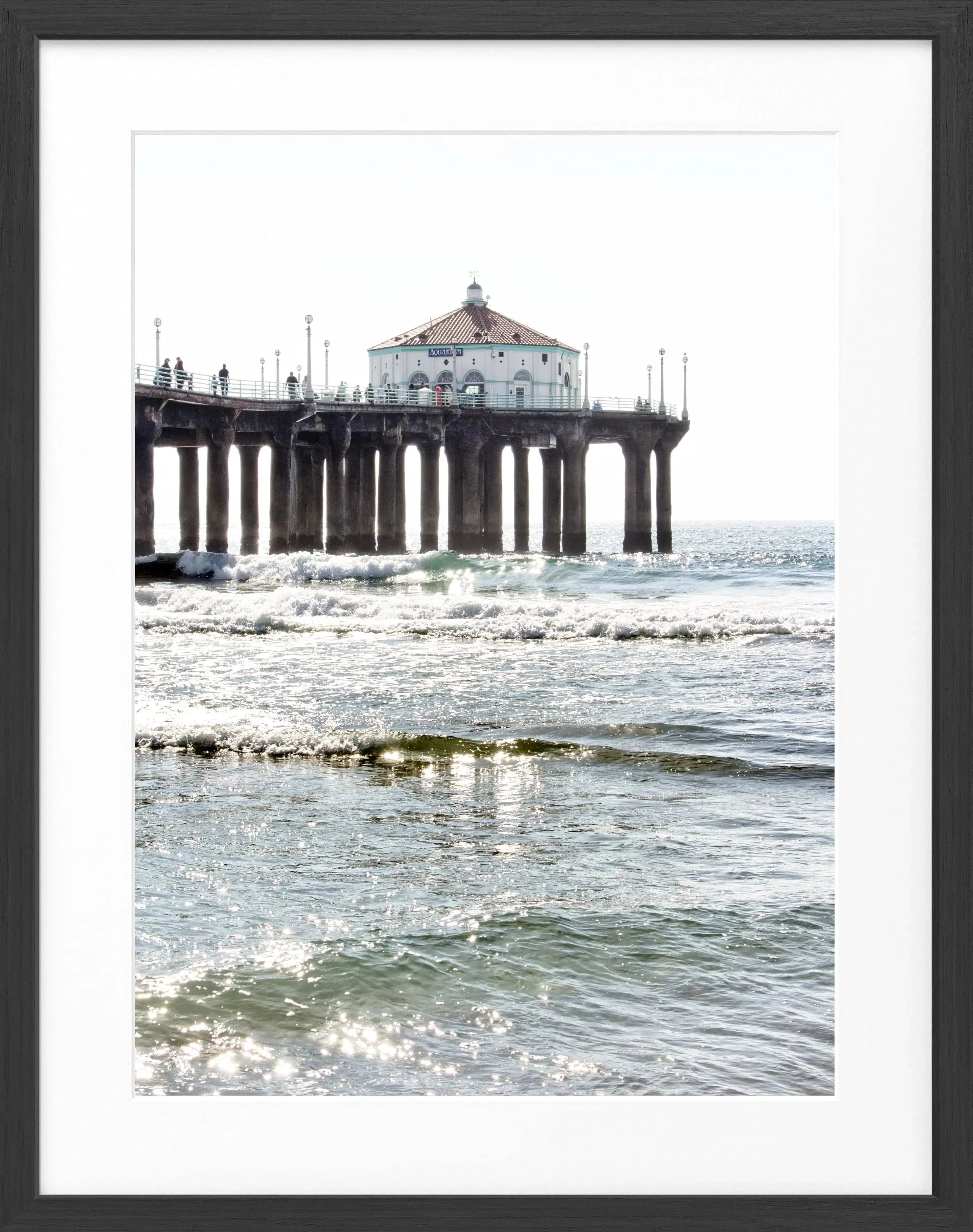 Schwarz-weiß Poster mit Rahmen von Cosman-Photocollection, Kalifornien Manhattan Beach Pier, 25x31 cm, Wanddekoration
