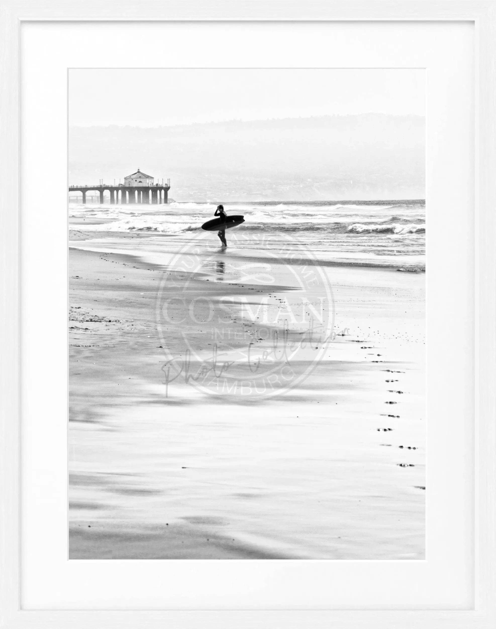 Schwarz-weiß Poster mit Rahmen, Kalifornien Manhattan Beach Surfer, Cosman-Photocollection, 25x31cm, Wanddekoration