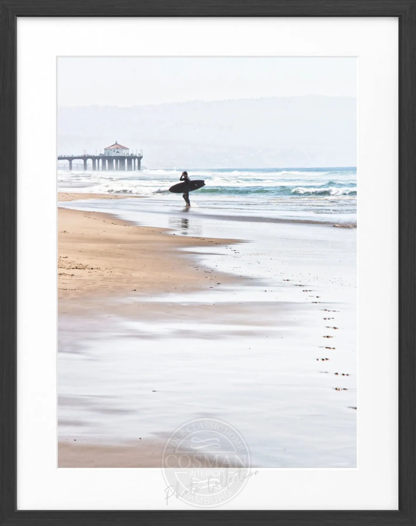 Schwarz-weiß Poster mit Rahmen, Kalifornien Manhattan Beach Surfer, Cosman-Photocollection, 25x31cm, Wanddekoration