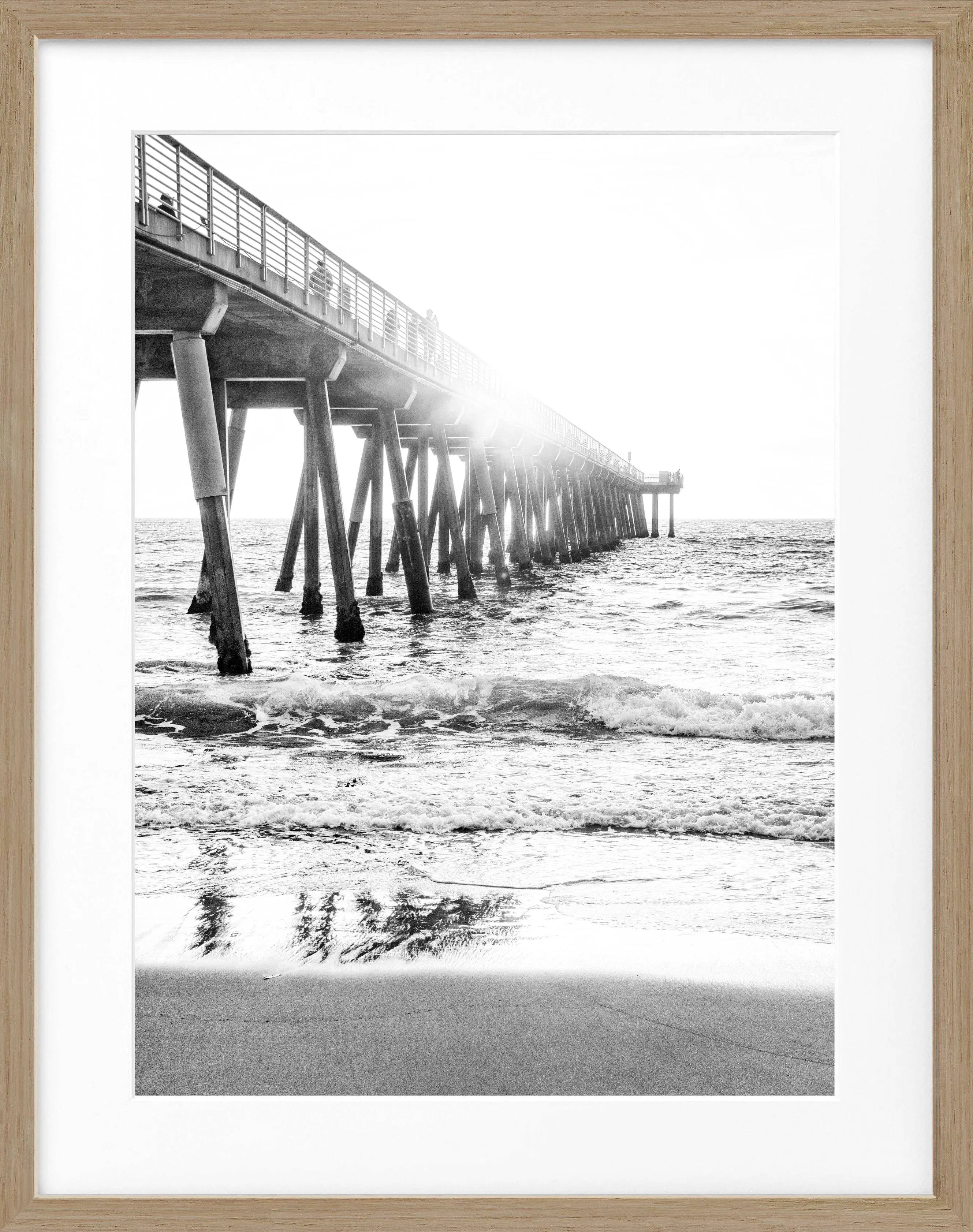 Schwarz-weiß Poster mit Rahmen von Kalifornien ’Pier’ von Cosman-Photocollection, 25x31 cm, Motiv am Pier in Kalifornien.