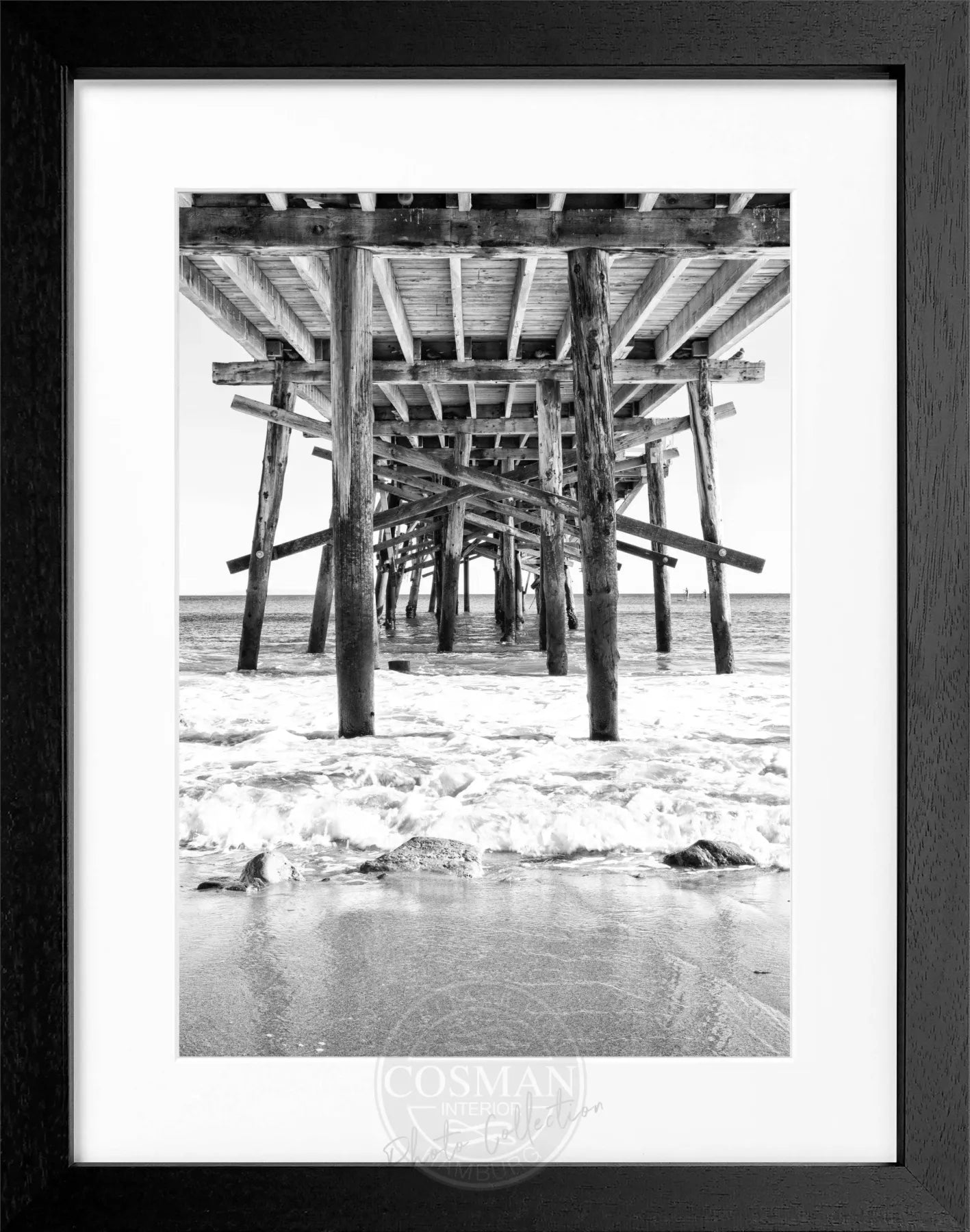 Schwarz-weiß Poster mit Rahmen, Kalifornien ’Pier’, 25x31cm, von Cosman-Photocollection, zeigt ein Meeresmotiv an einem Pier