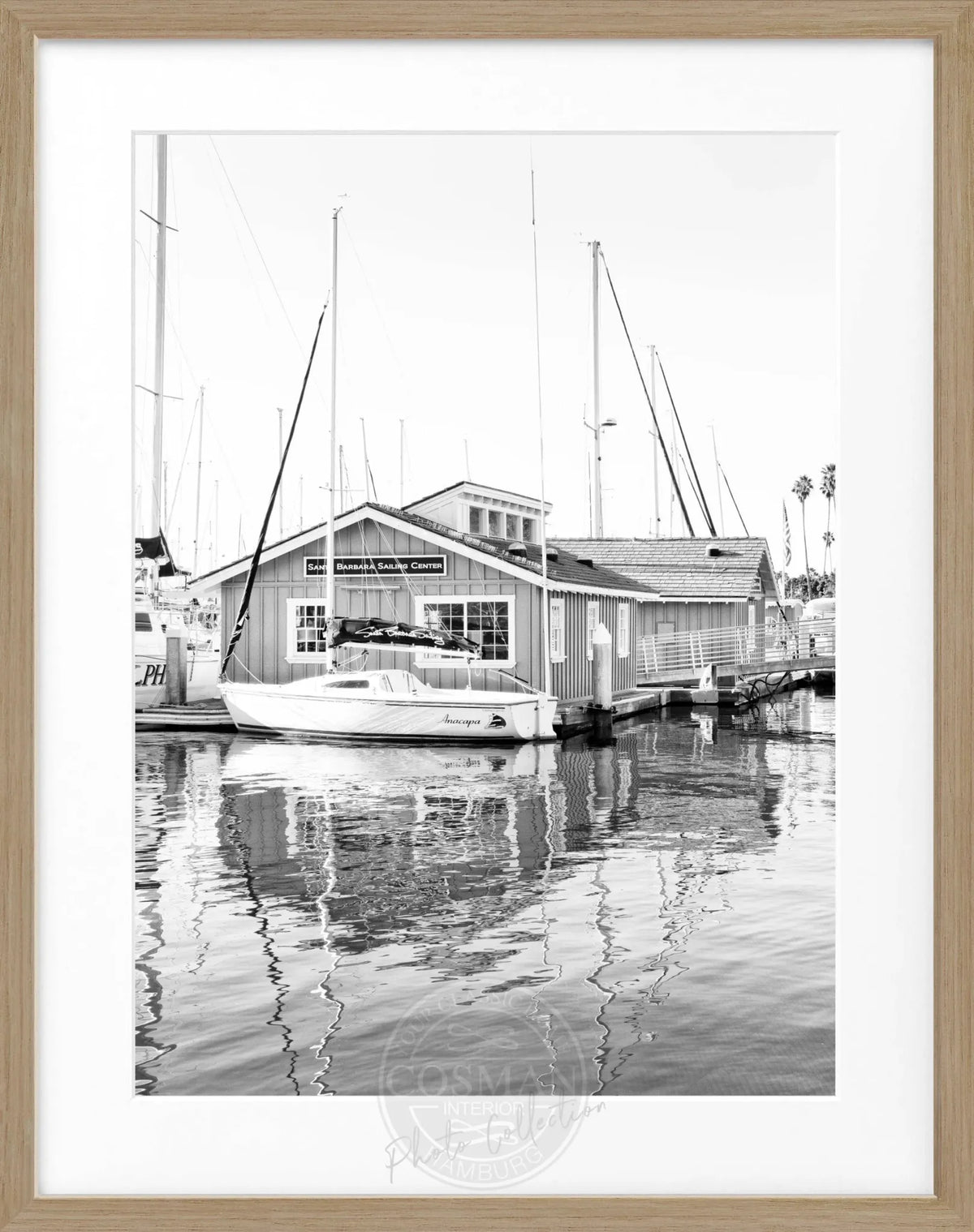 Schwarz-weiß Poster mit Rahmen, Kalifornien Santa Barbara 'Boat House' Motiv, von Cosman-Photocollection, 25x31cm