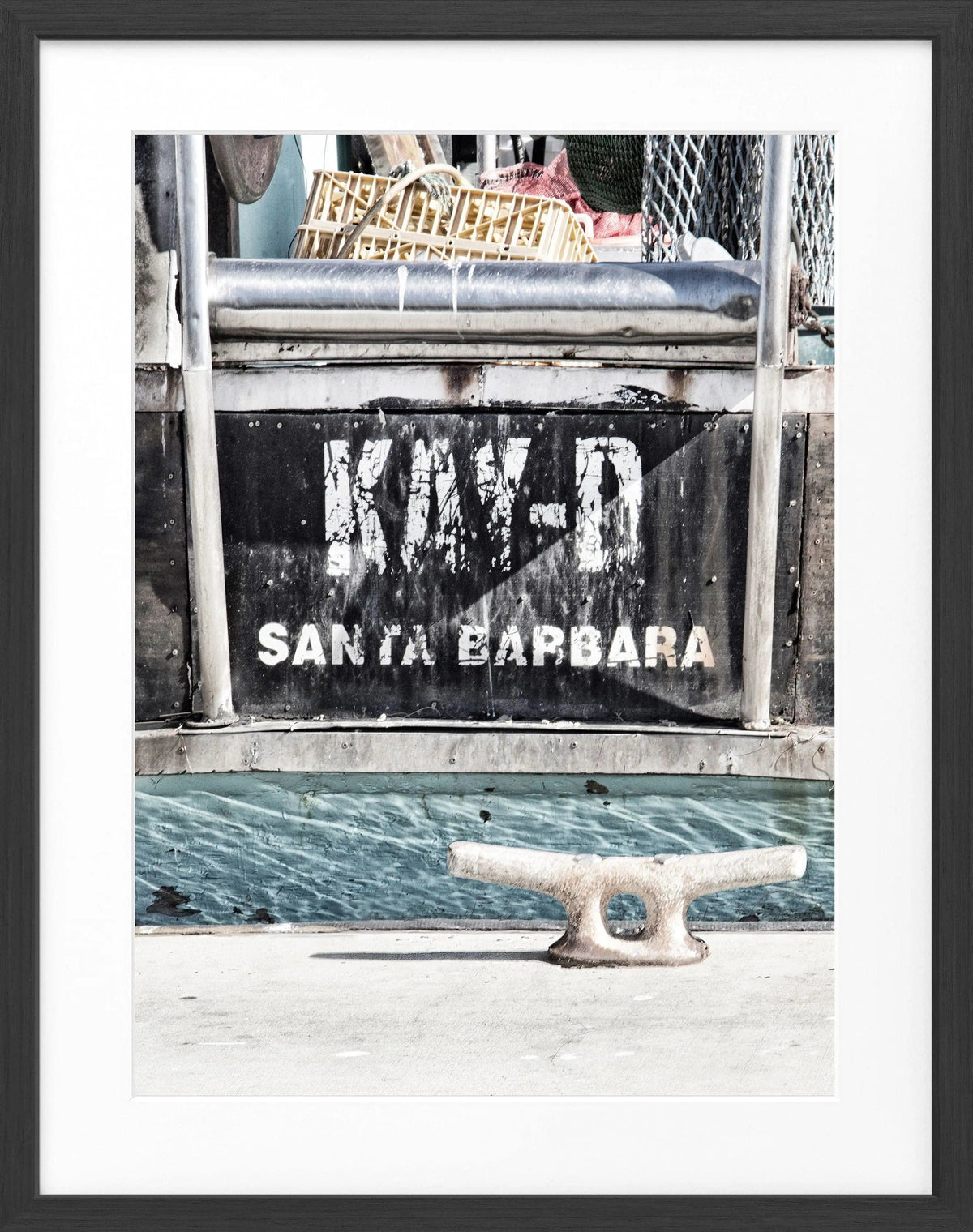 Schwarz-weiß Poster mit Rahmen von Kalifornien Santa Barbara, mit Boot-Motiv, von Cosman-Photocollection, 25x31 cm