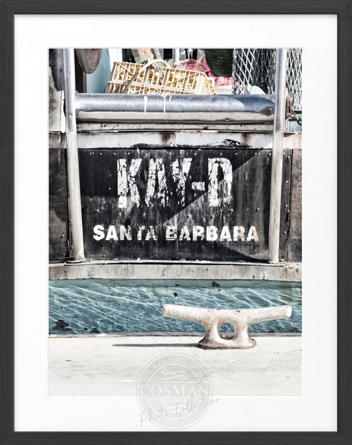 Schwarz-weiß Poster mit Rahmen von Kalifornien Santa Barbara, mit Boot-Motiv, von Cosman-Photocollection, 25x31 cm