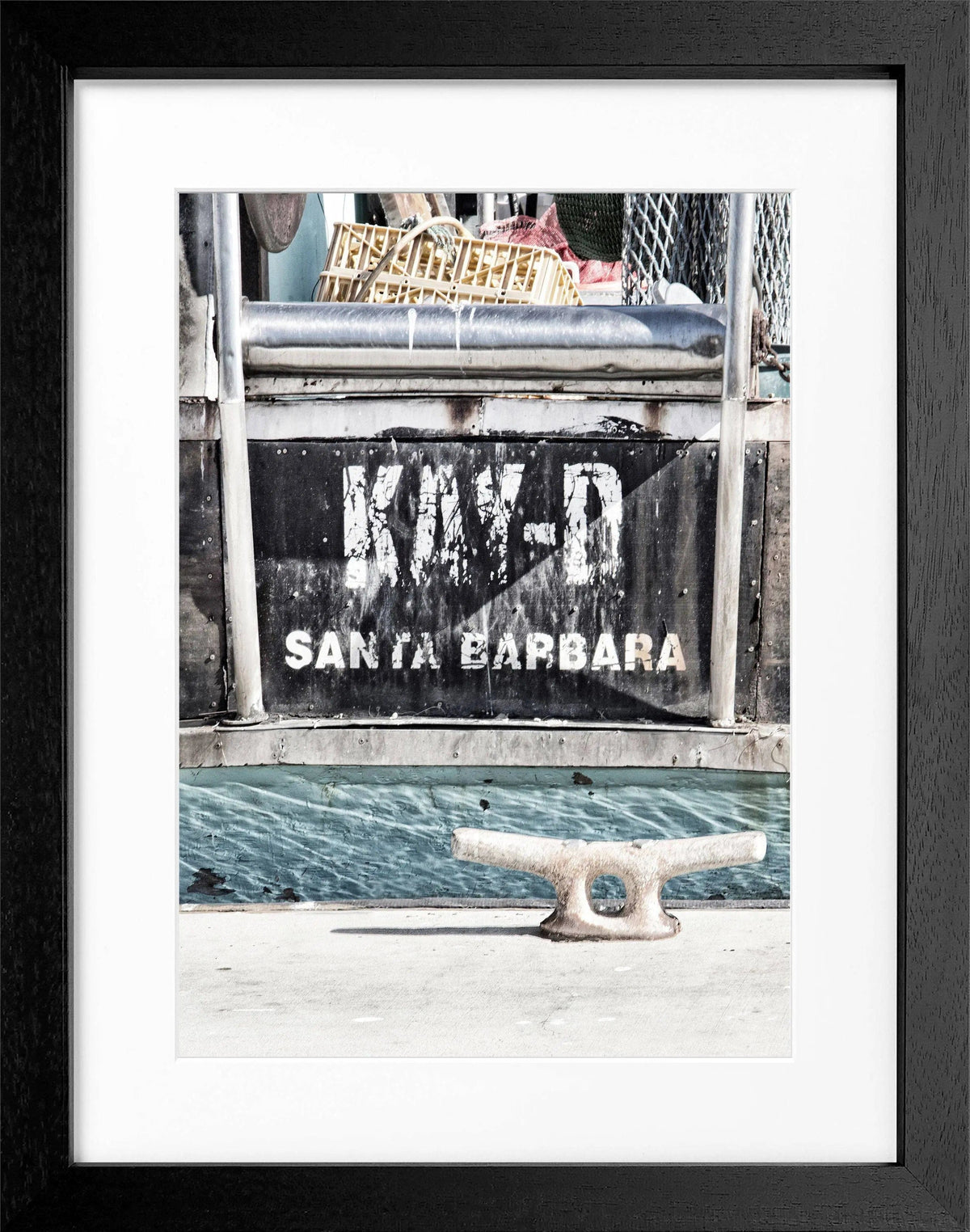 Schwarz-weiß Poster mit Rahmen von Cosman-Photocollection, Kalifornien Santa Barbara Boot Motiv, 25x31 cm, Wanddekoration