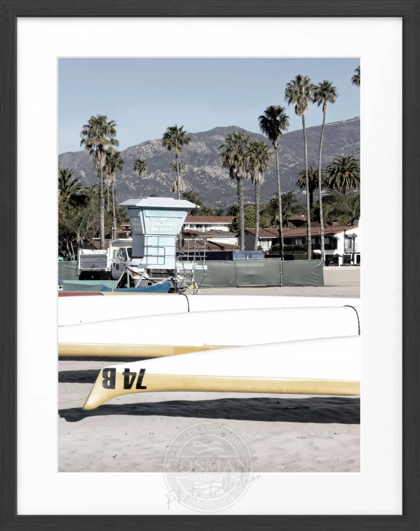 Schwarz-weiß Poster mit Rahmen von Santa Barbara, Kalifornien, von Cosman-Photocollection, 25x31 cm.