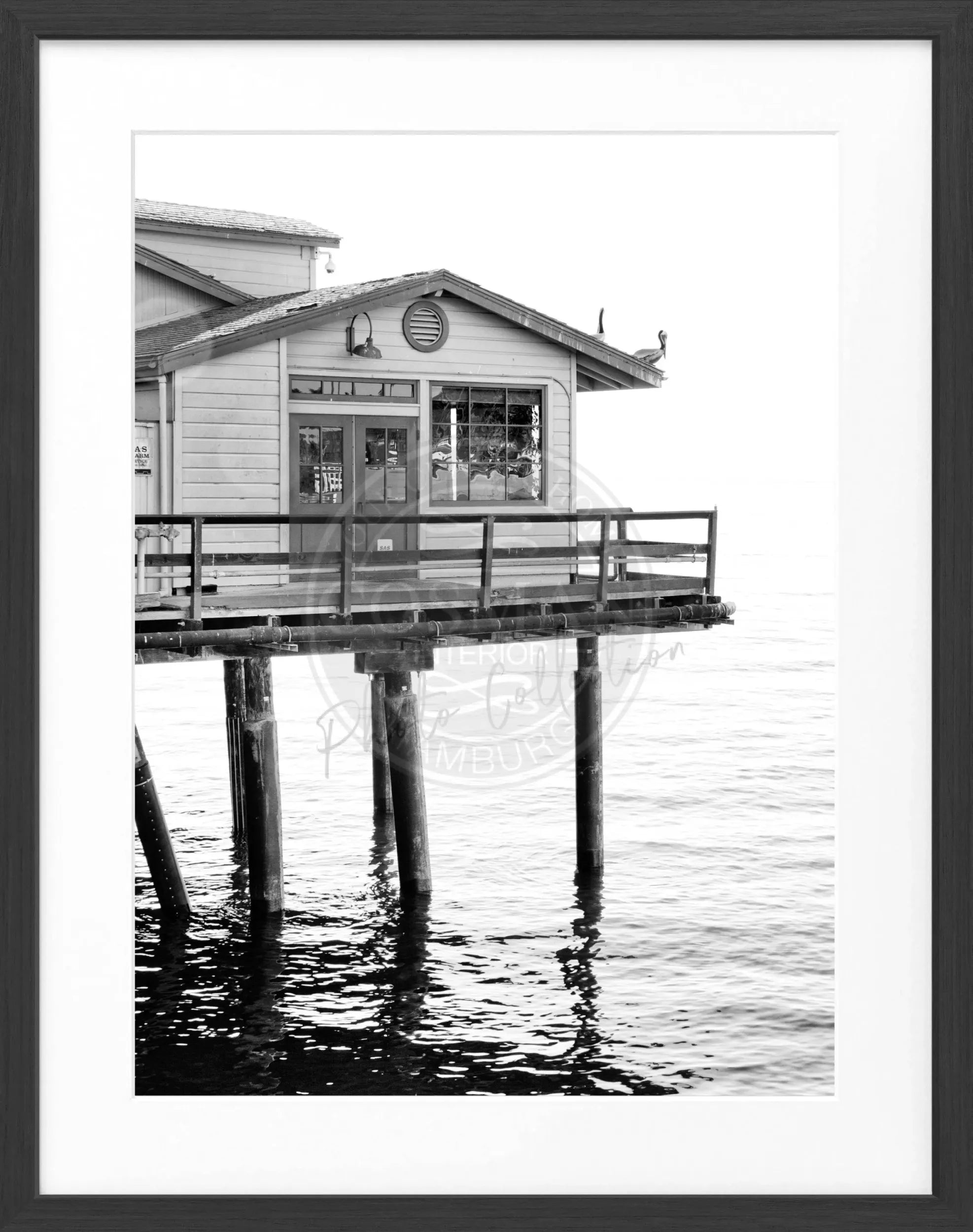 Schwarz-weiß Poster mit Rahmen von Cosman-Photocollection, Kalifornien Santa Barbara Pier, 25x31 cm, stilvolle Wanddekoration