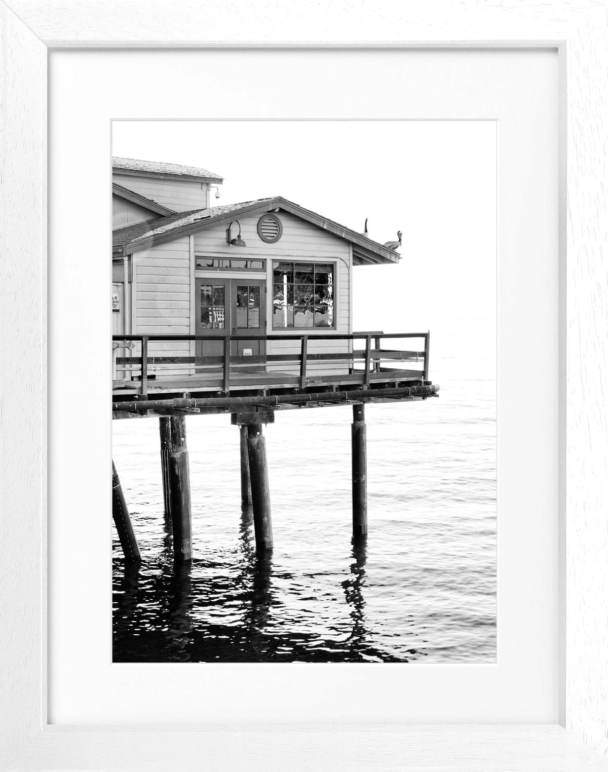 Schwarz-weiß Poster mit Rahmen von Santa Barbara Pier in Kalifornien, von Cosman-Photocollection, 25x31 cm