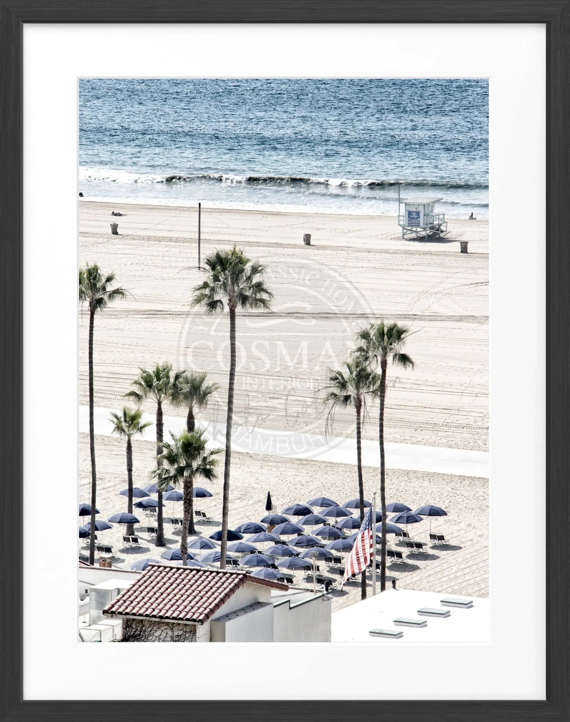 Schwarz-weiß Poster von Santa Monica Beach in Kalifornien mit Rahmen, 25x31cm, von Cosman-Photocollection.