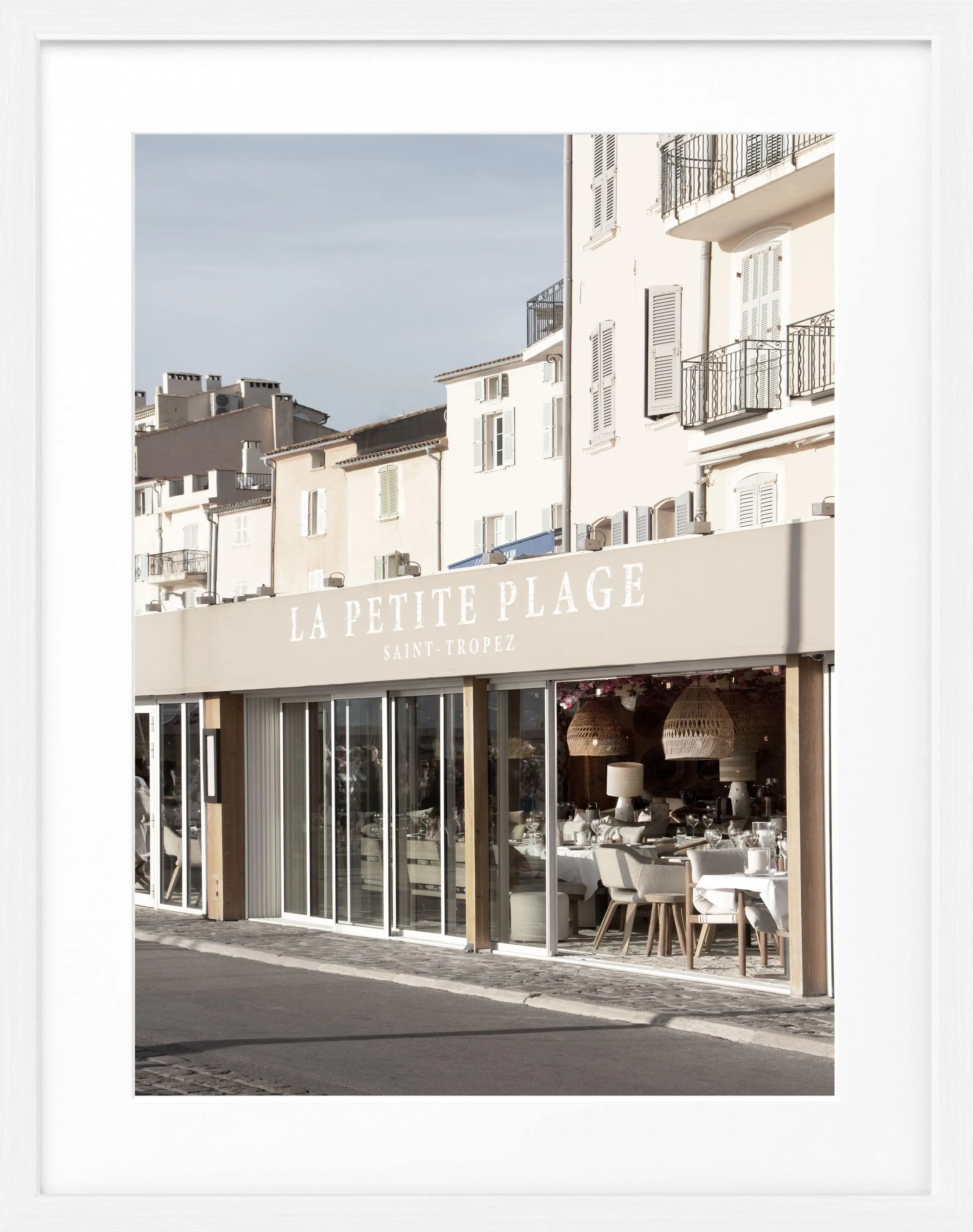 Schwarz-weiß Poster mit Rahmen 'La Petite Plage' Saint Tropez, 25x31 cm, von Cosman-Photocollection, elegantes Wandbild