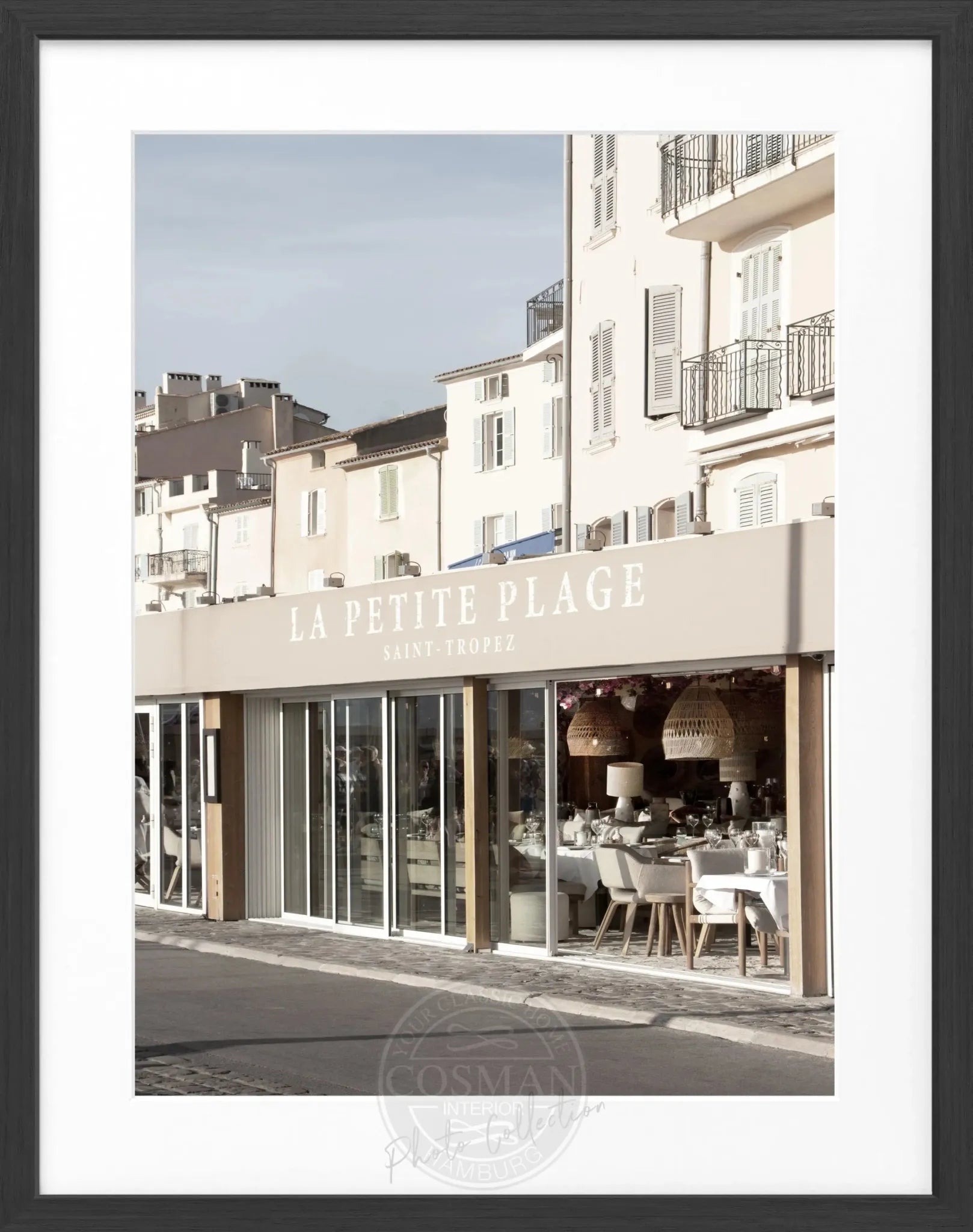 Schwarz-weiß Poster mit Rahmen "La Petite Plage" Saint Tropez von Cosman-Photocollection, 25x31 cm, dekoratives Meeresmotiv