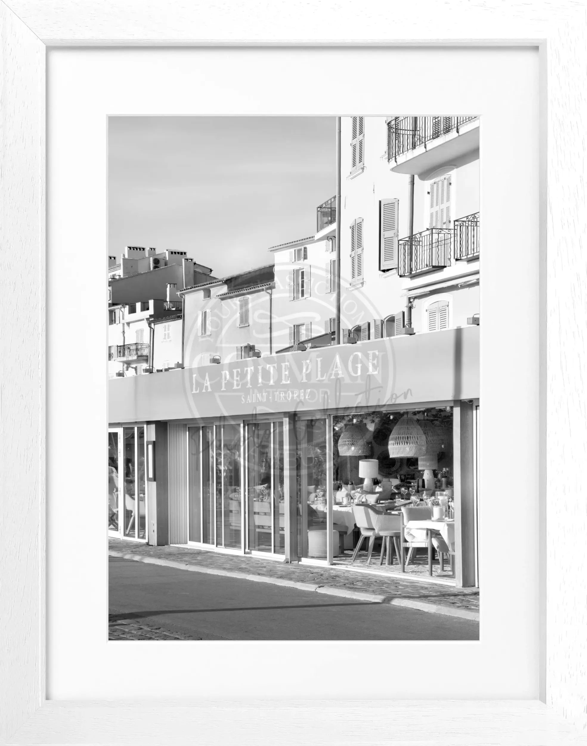 Schwarz-weiß Poster mit Rahmen 'La Petite Plage' Saint Tropez von Cosman-Photocollection, 25x31cm, Wanddekoration