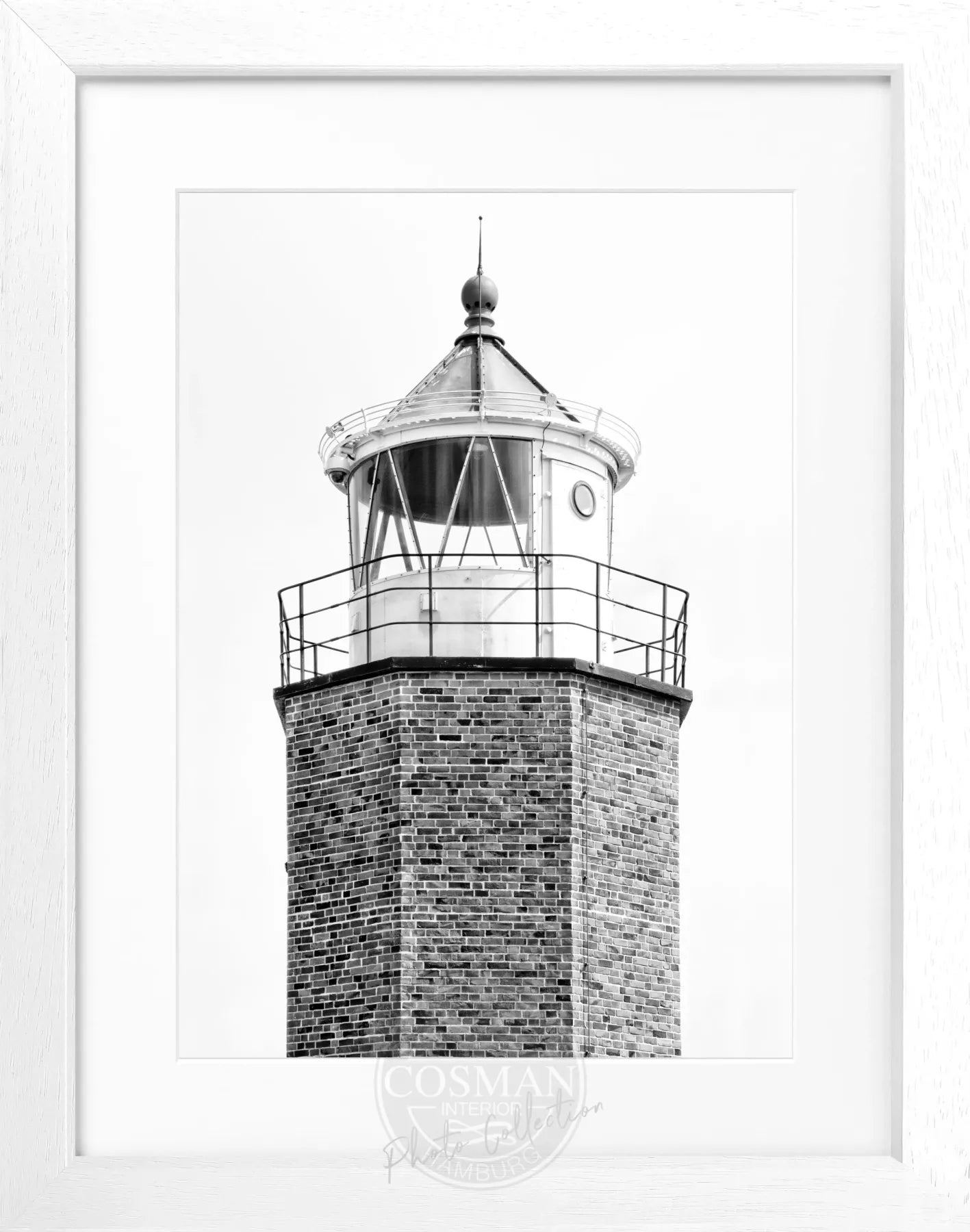 Schwarz-weiß Poster mit Rahmen, Leuchtturm ’Rotes Kliff’ auf Sylt, von Cosman-Photocollection, Bildgröße 25x31 cm.