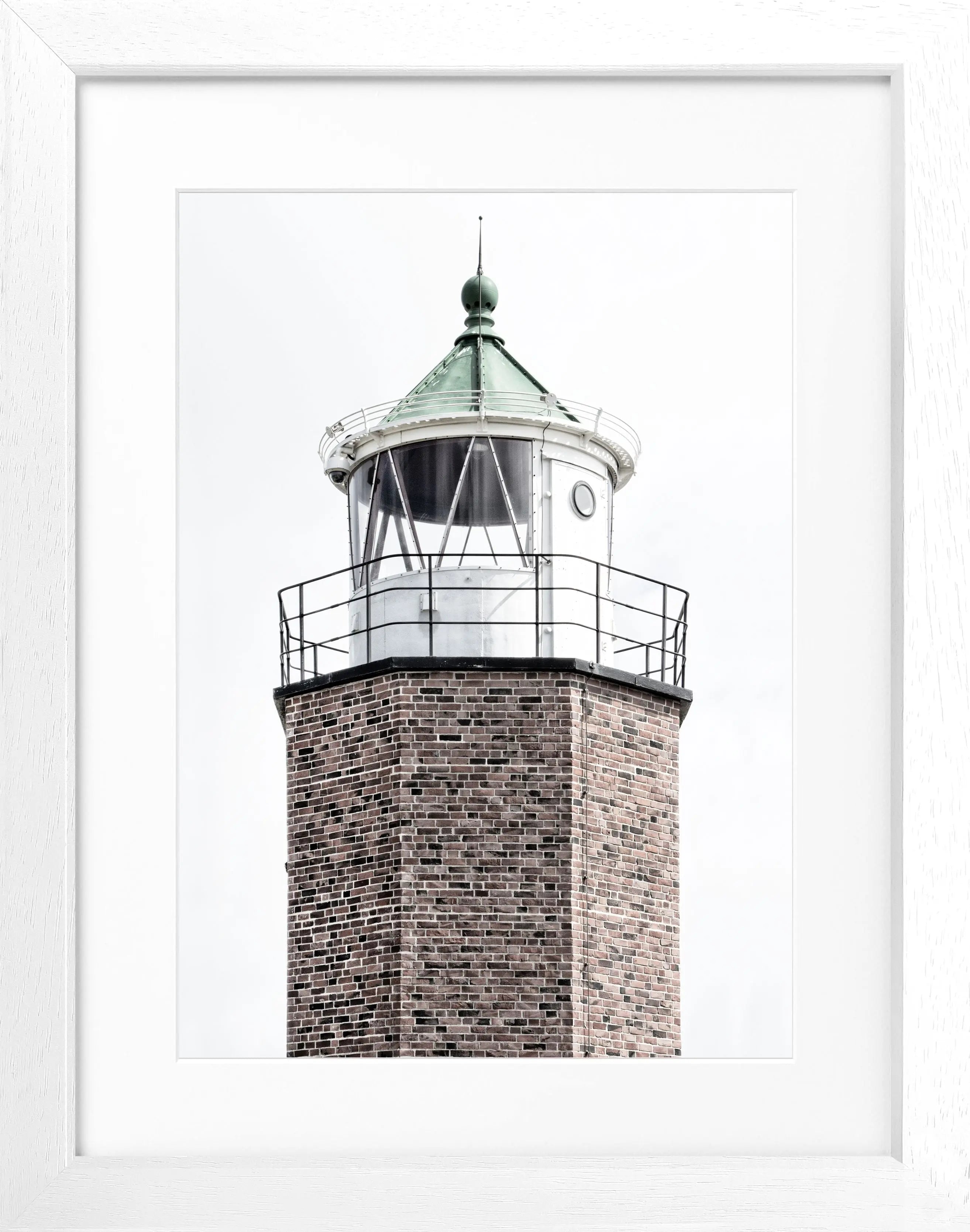 Schwarz-weiß Poster mit Rahmen, Leuchtturm am roten Kliff auf Sylt, von Cosman-Photocollection, 25x31 cm.