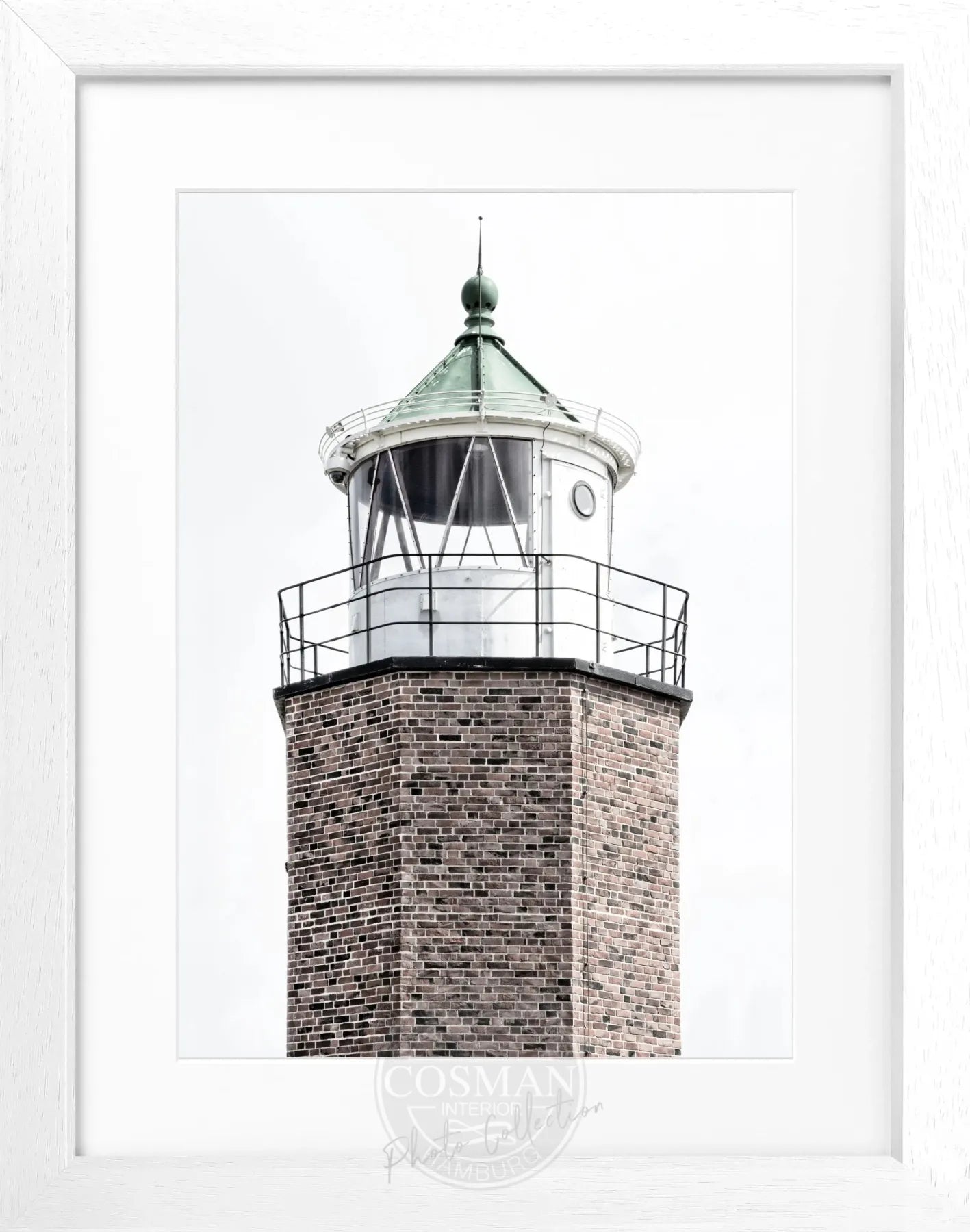Schwarz-weiß Poster mit Rahmen, Leuchtturm am roten Kliff auf Sylt, von Cosman-Photocollection, 25x31cm, Motiv in Szene gesetzt.