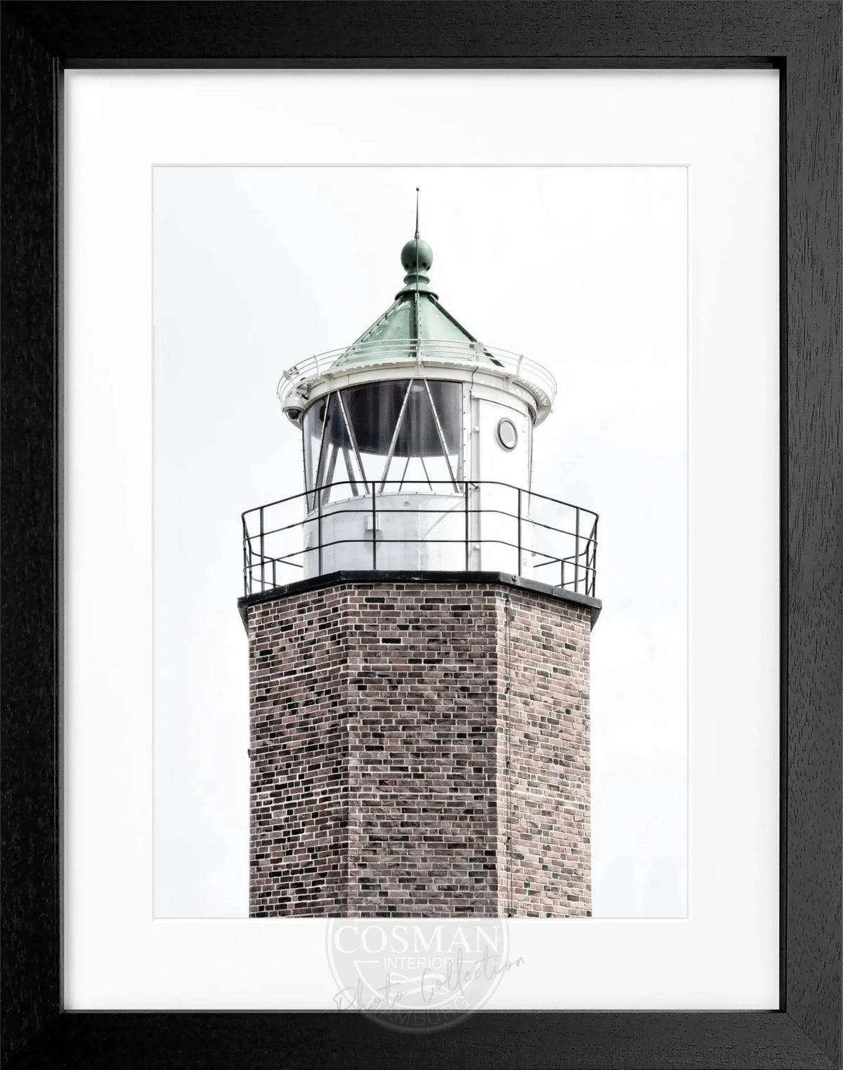 Schwarz-weißer Poster mit schwarzem Rahmen, Leuchtturm am Rotes Kliff auf Sylt, von Cosman-Photocollection, 25x31 cm