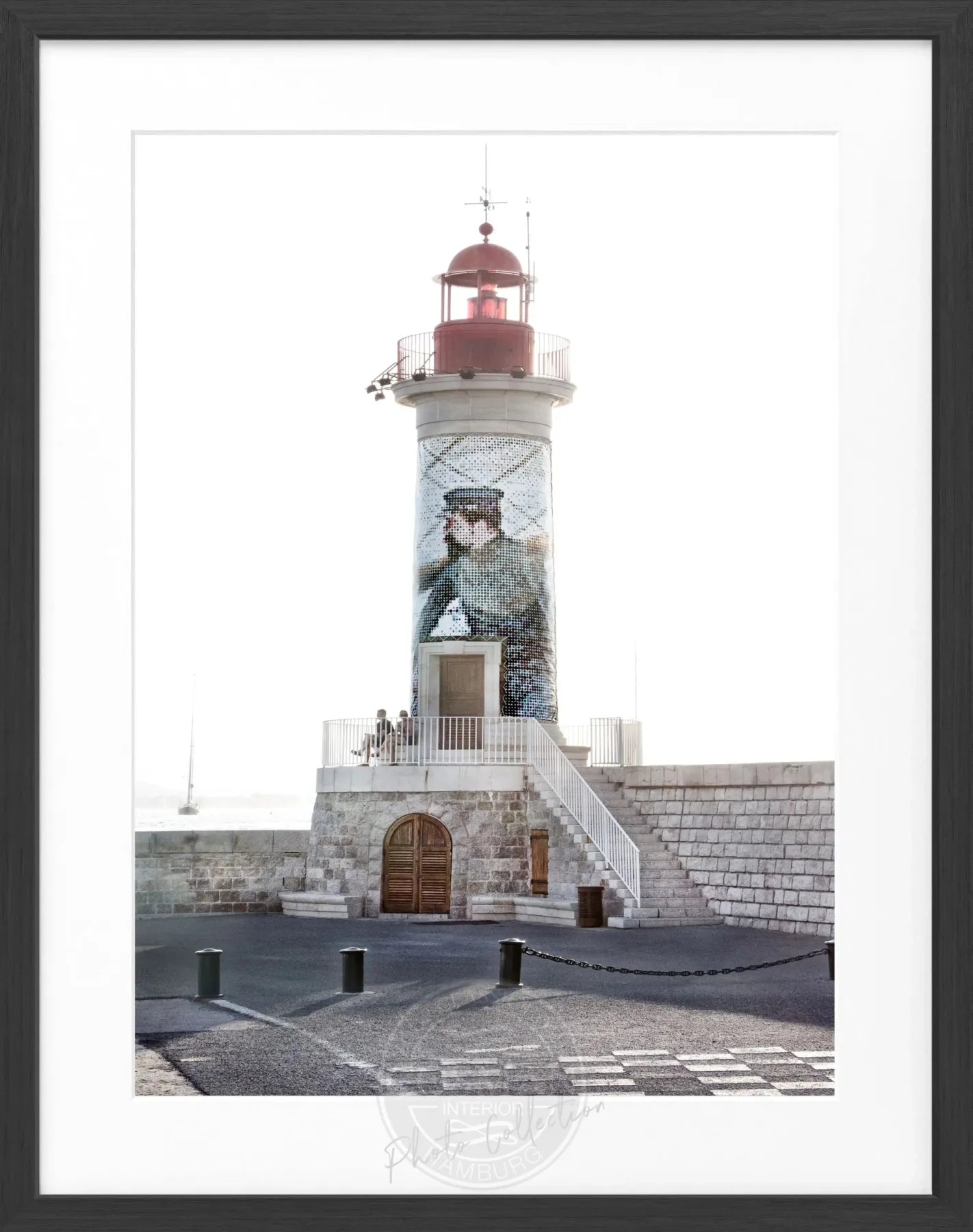 Schwarz-weiß Poster mit Rahmen, Leuchtturm in Saint Tropez, von Cosman-Photocollection, 25x31 cm, stilvolle Wanddekoration